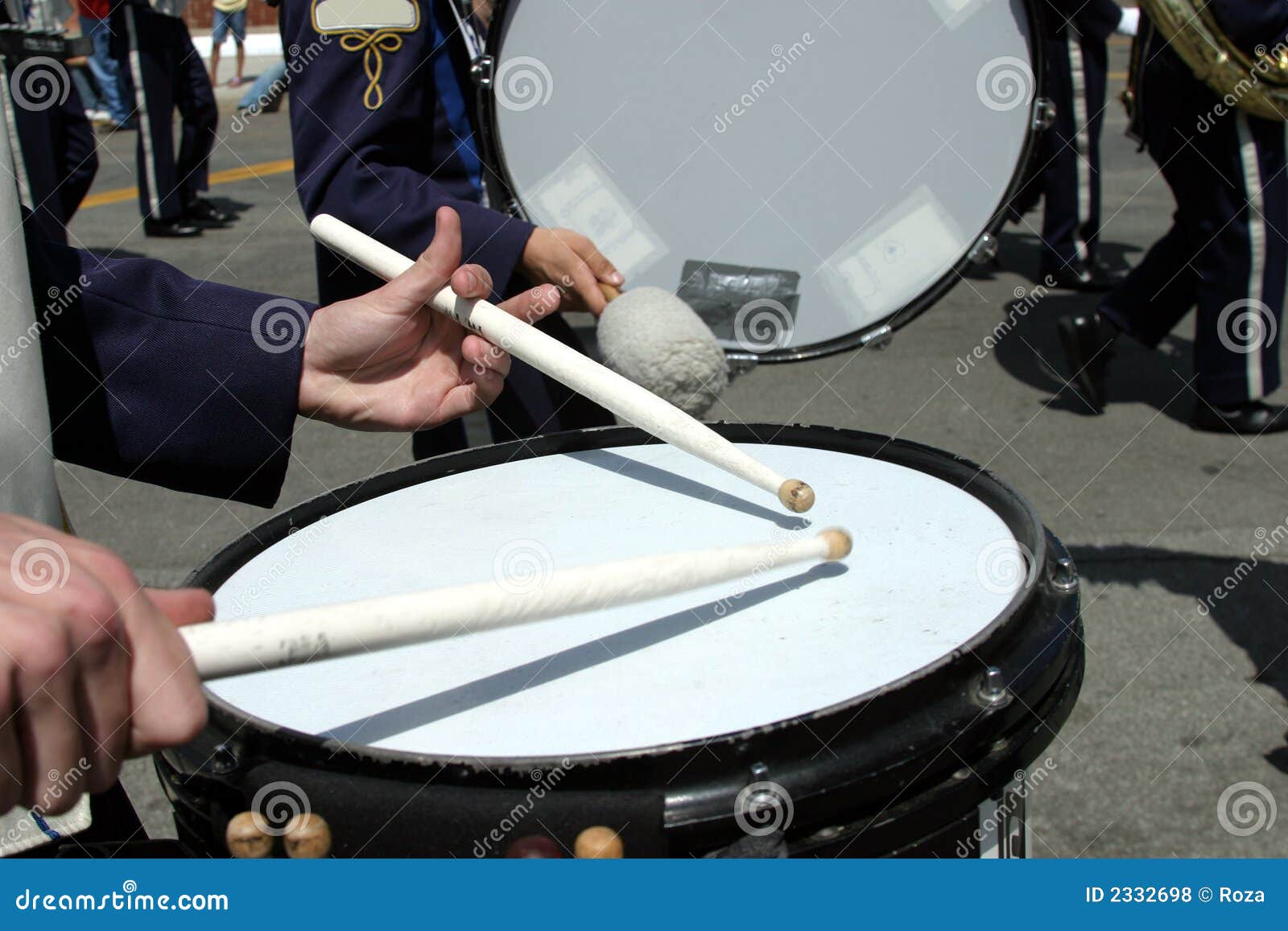 Schuleband an der Parade. Schuleband, Burbank auf Parade begrüßt die, die Los Angeles Kalifornien dienen