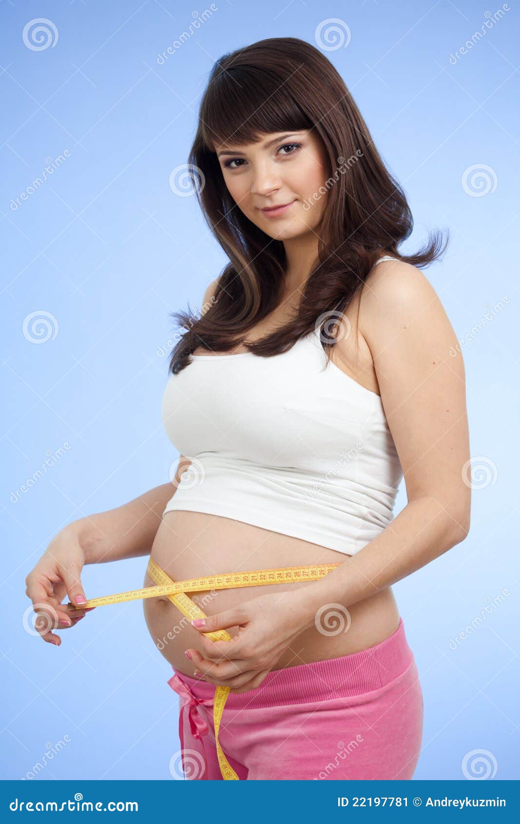 Schwangere Reibt Ihren Bauch