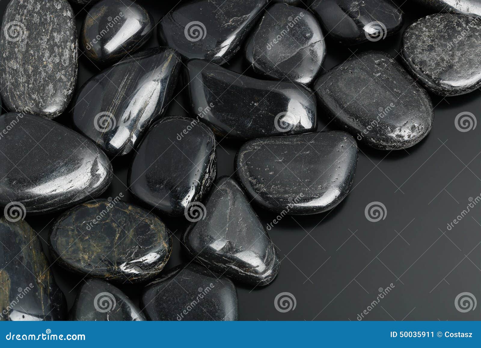 Schwarze Steine stockbild. Bild von dekor, felsig