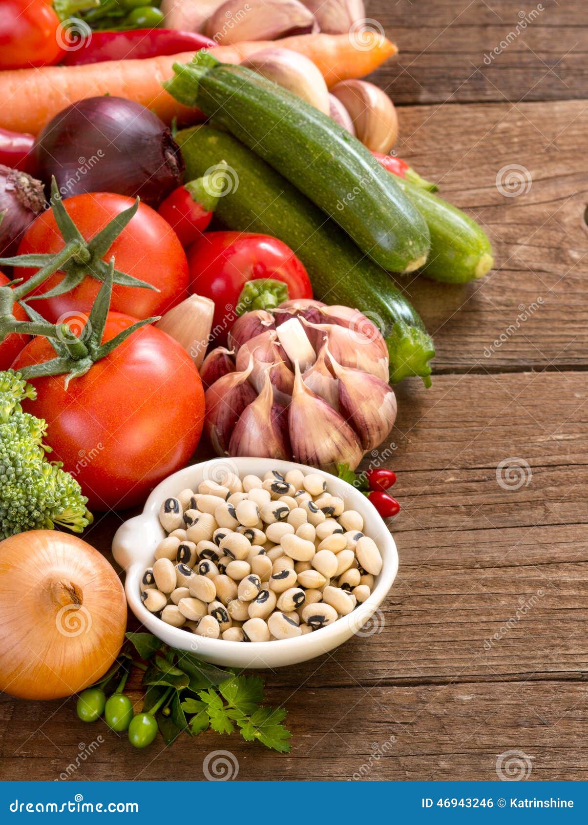 Schwarzes Gemusterte Erbsen Und Gemuse Stockfoto Bild Von Erbsen Gemuse