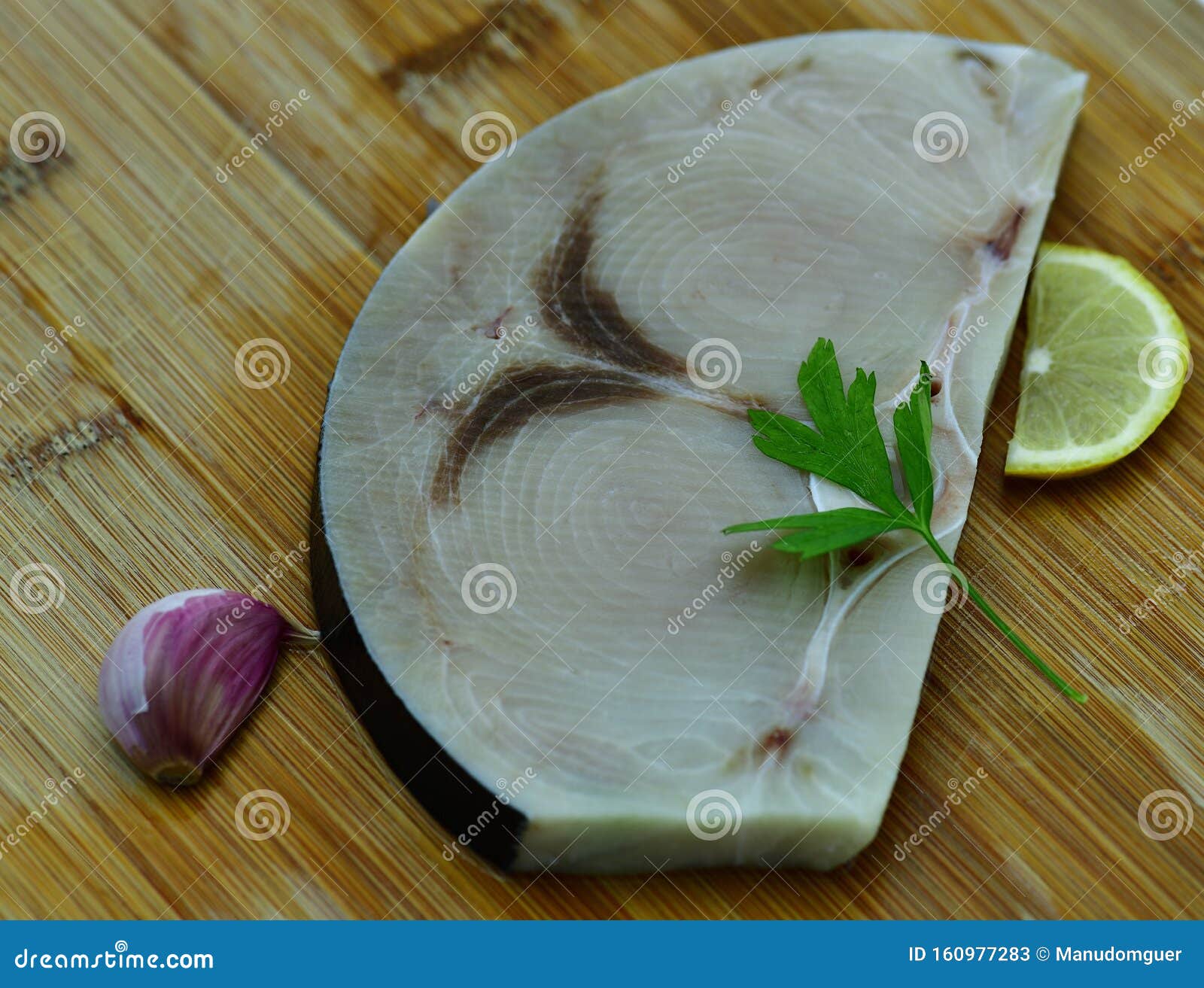 Schwertfisch Mit Zitrone Roher Schwertfisch Schwertfisch Stockbild ...