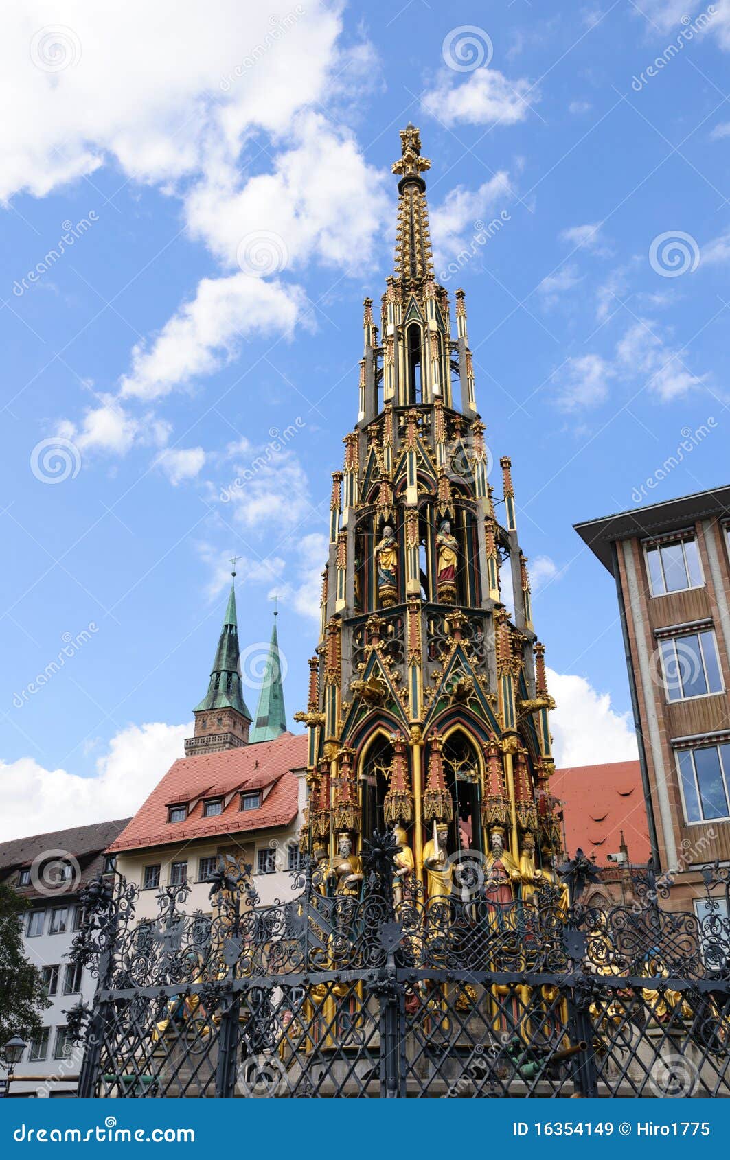 schÃÂ¶ner brunnen - nÃÂ¼rnberg/nuremberg, germany