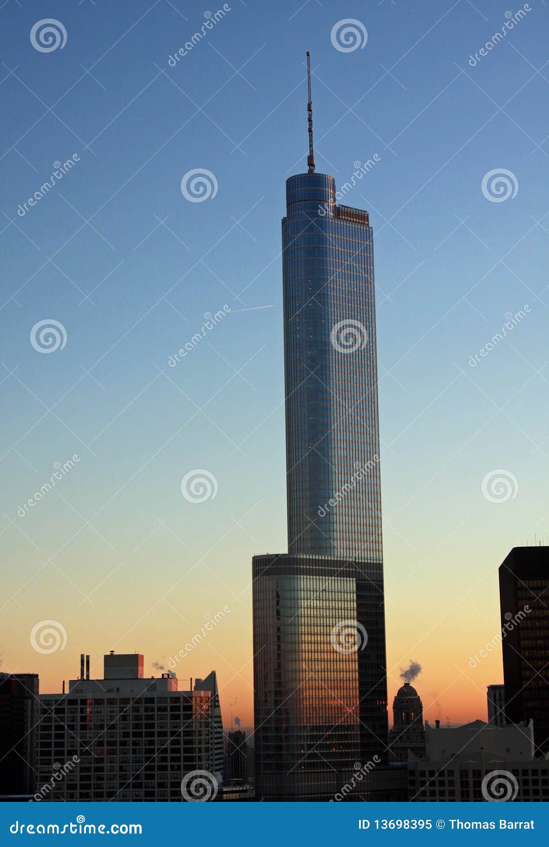 Schöne Chicago-Skyline an der Dämmerung. Schöne Architektur in Chicago an der Dämmerung