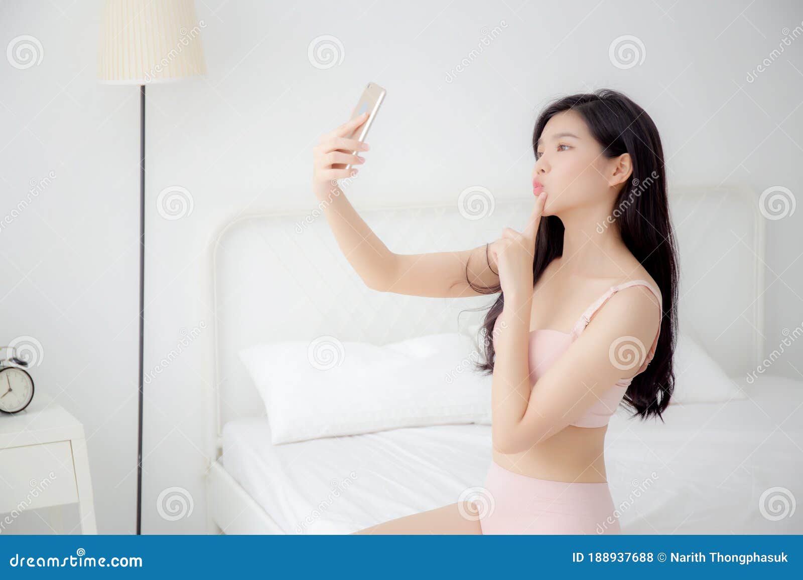 Frau in unterwäsche selfie