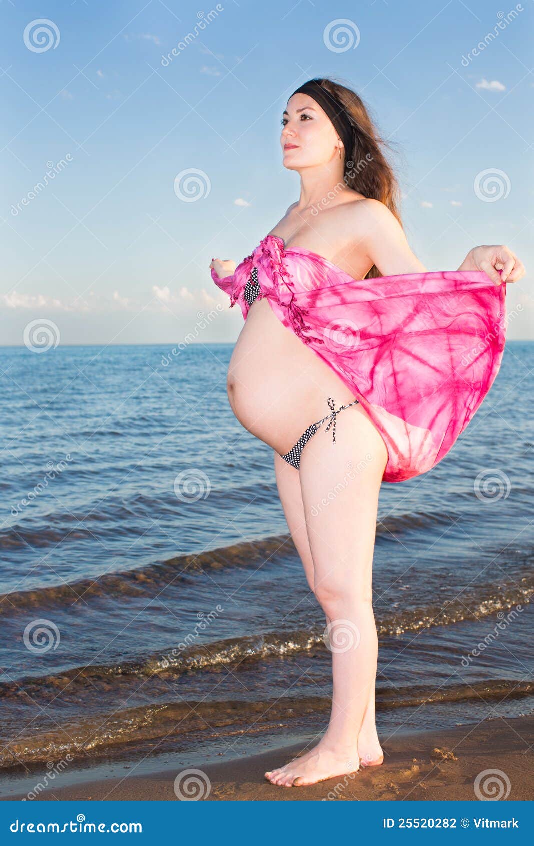 Am schwangere strand nackt frau Nackt am