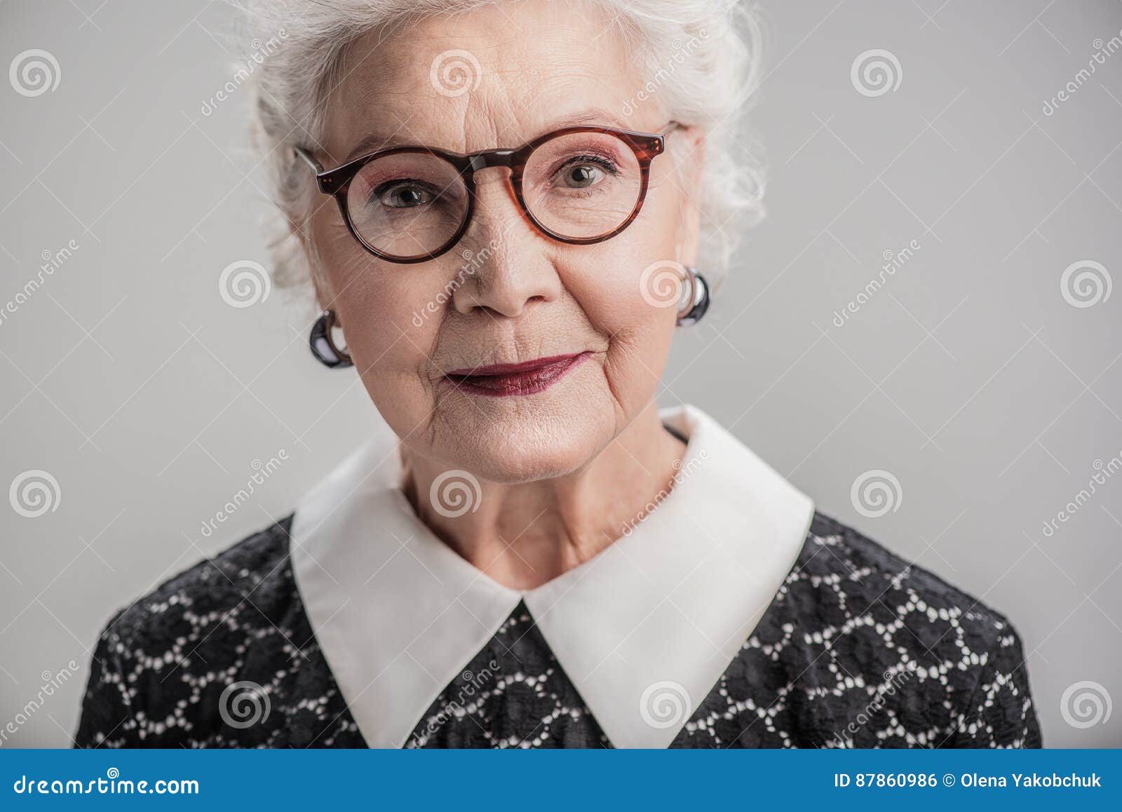 Frau schöne ältere verschiedene unzensierte