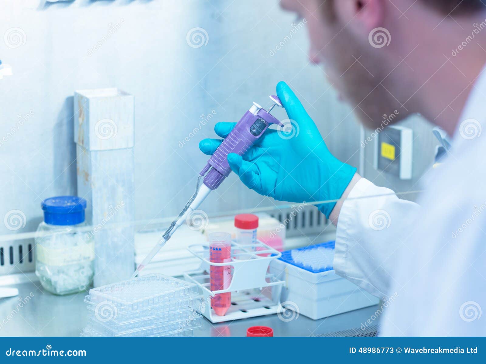 science student using pipette in the lab