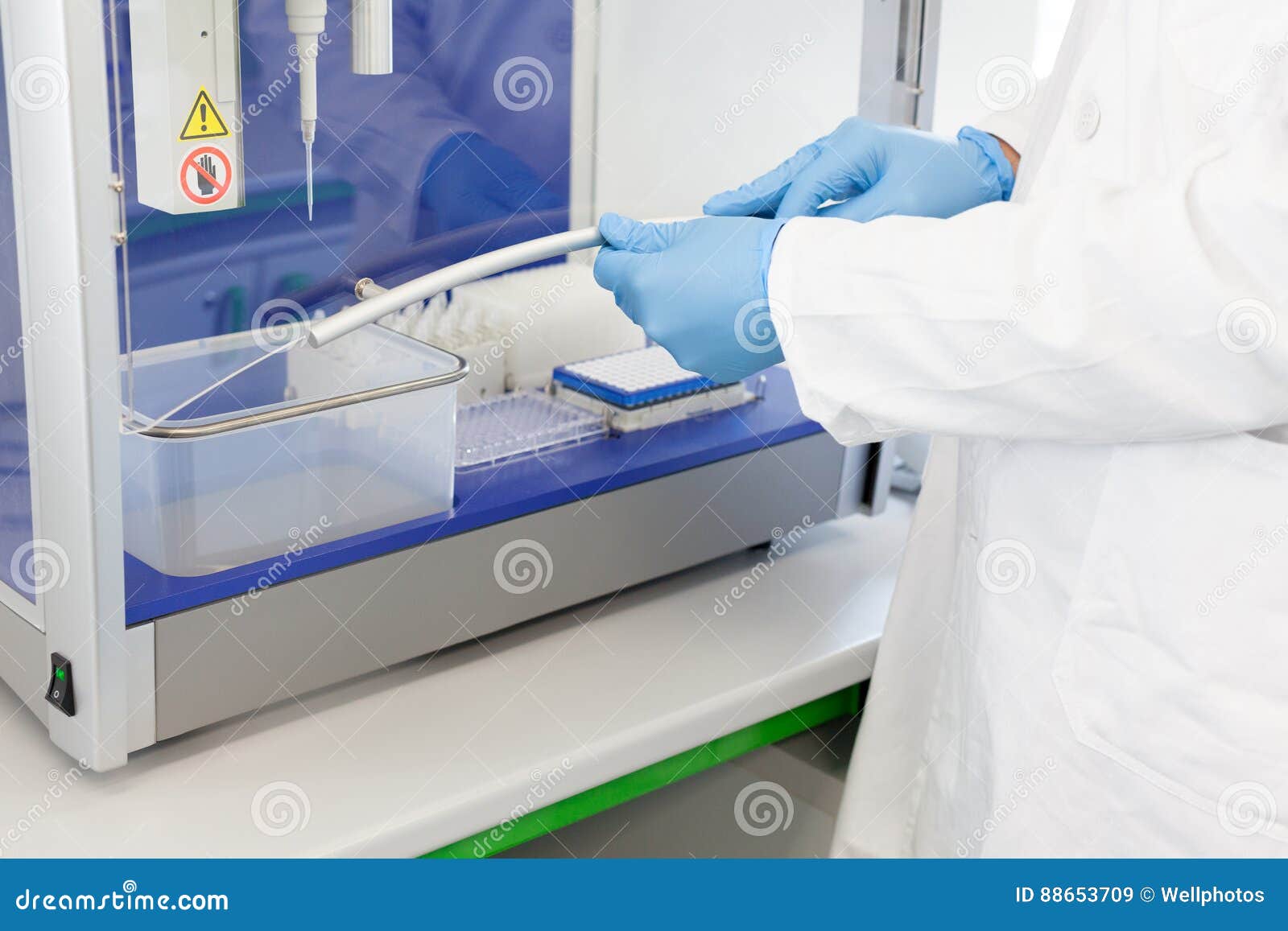 Scientist Working in the Laboratory Stock Image - Image of chemistry ...