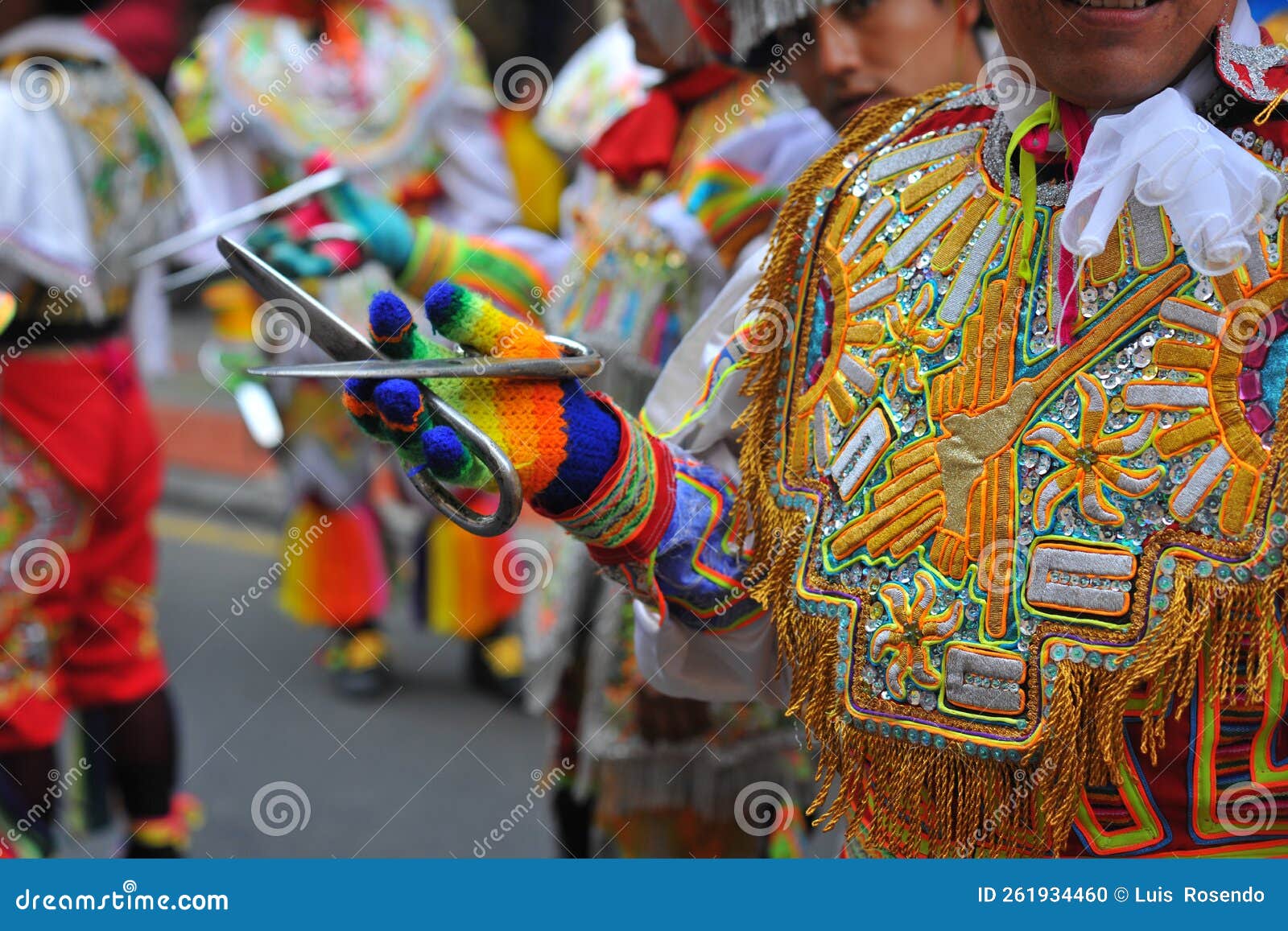 the scissors dance, is an indigenous religious dance, originally from ayacucho, it is also danced in huancavelica and apurÃÂ­mac.