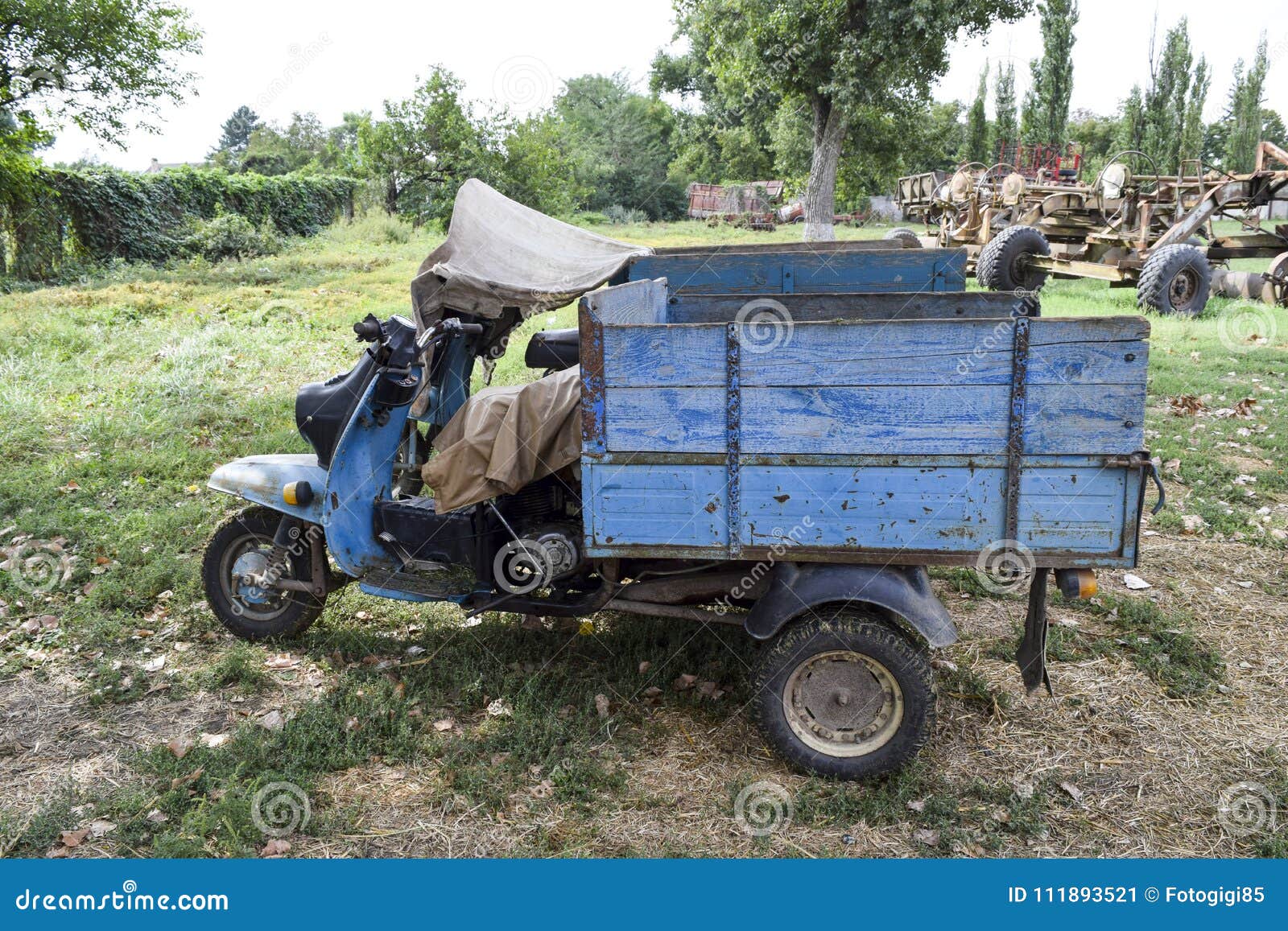Scooter Ant. Old Soviet Motor Scooter on Three Wheels with a Cart Stock  Image - Image of memory, graves: 111893521