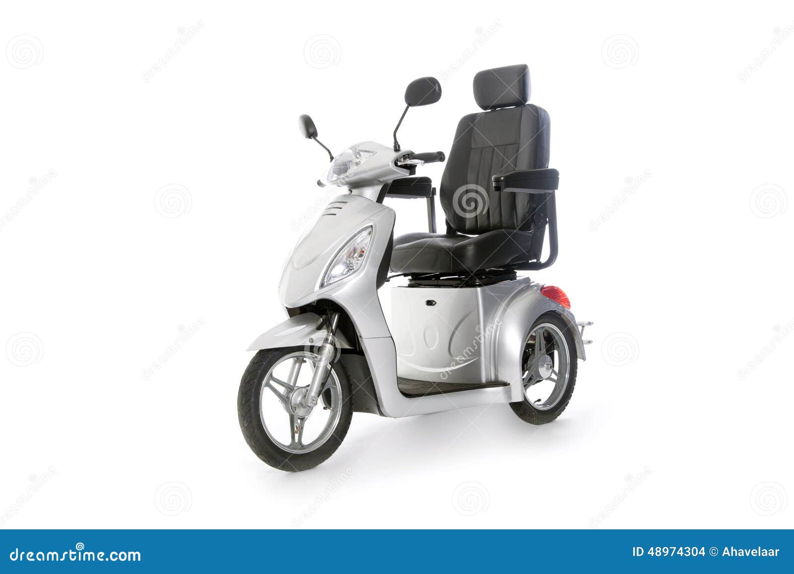 Scooter Motorisé Pour Les Personnes âgées Photo stock - Image du regarder,  pensionné: 48974304