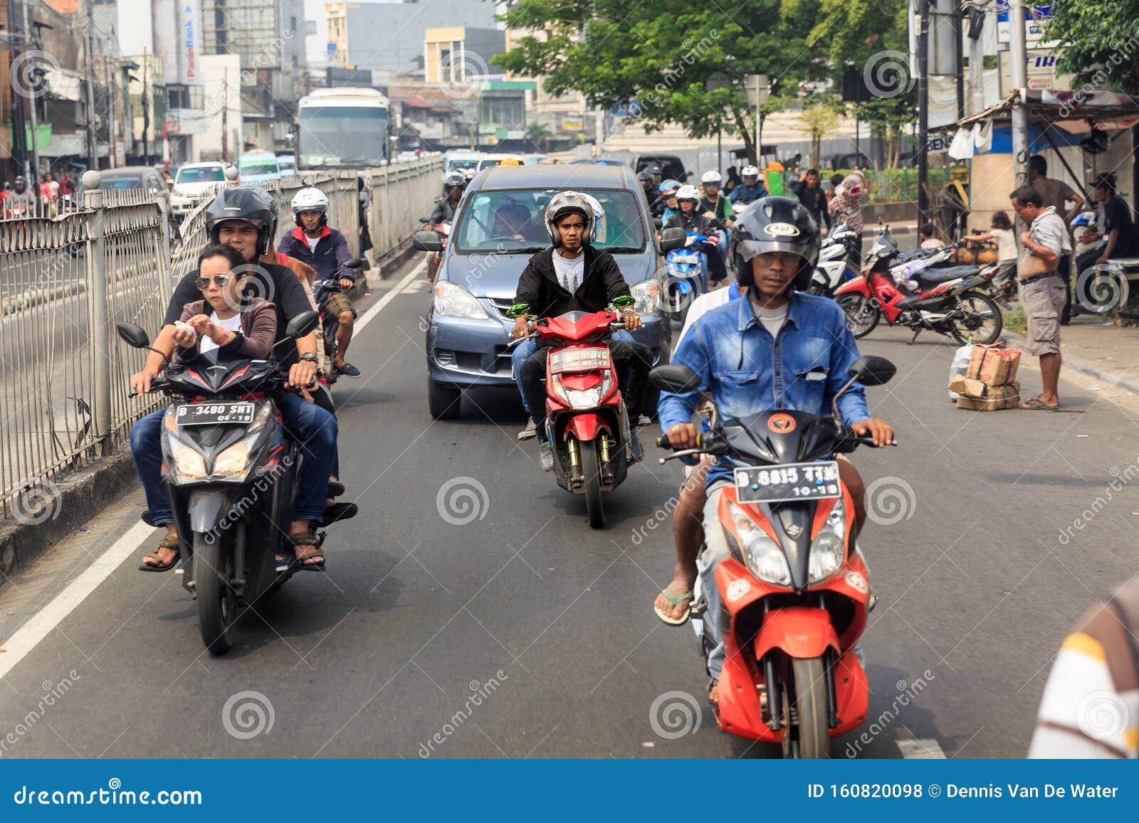 en kop nedbryder Periodisk Scooter traffic Jakarta editorial stock photo. Image of family - 160820098
