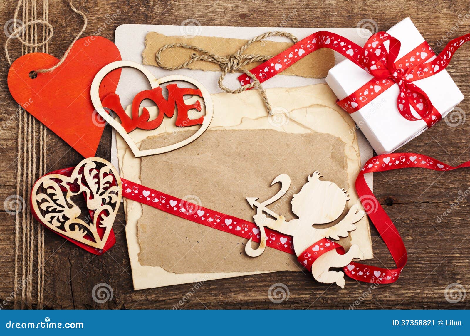 Scrapbooking, Saint Valentin Image stock Image du vieux, cadeau 37358821