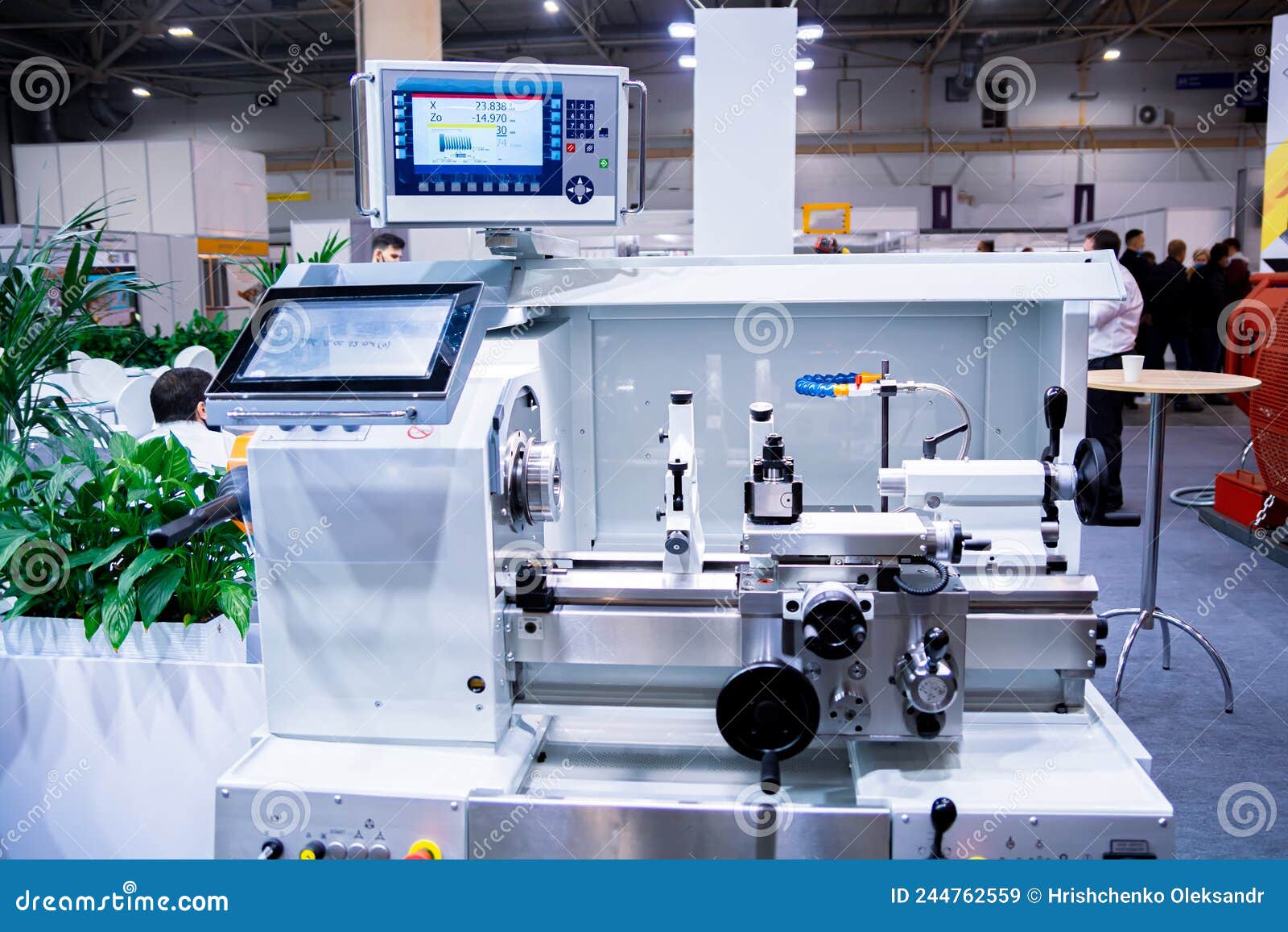 screw-cutting lathe with digital readout device