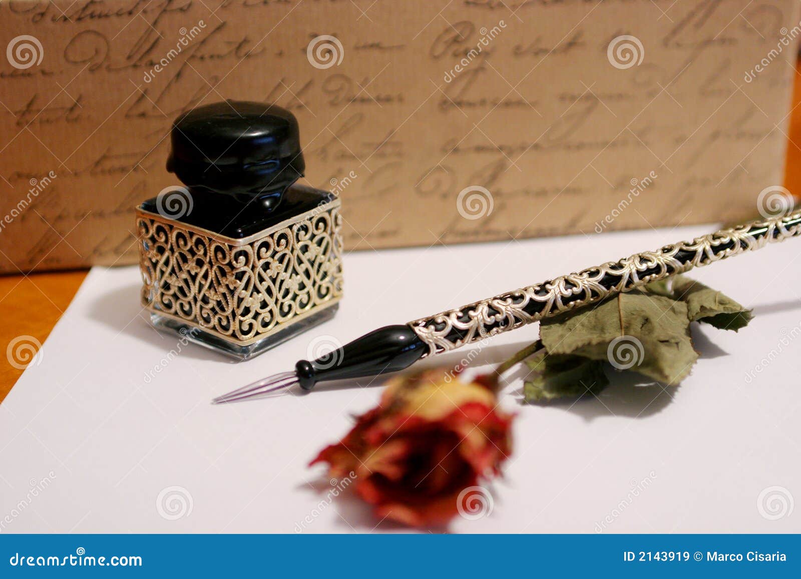 Kit di scrittura della mano di vecchio stile con a penna ed inchiostro di vetro prezioso