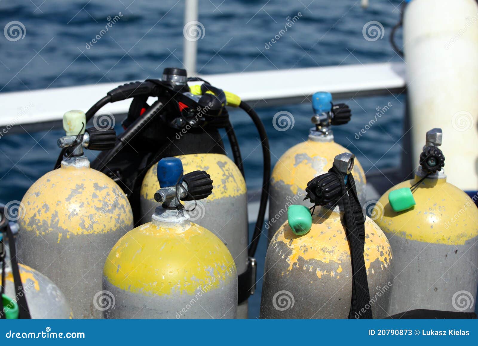 Scuba tanks and vest stock image. Image of nitrogen, deep 20790873