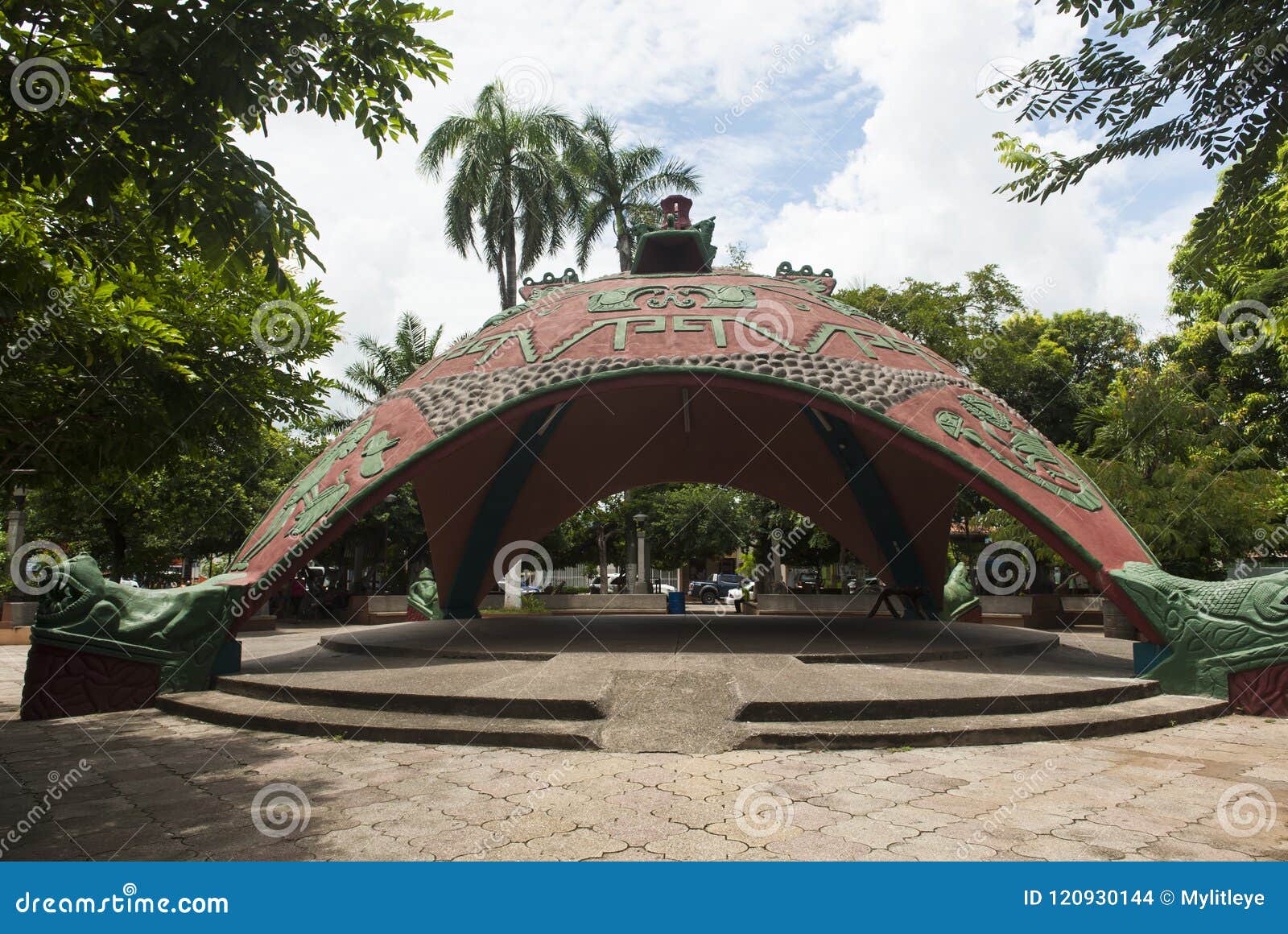 sculptural community space in bernabela ramos park in santa cruz