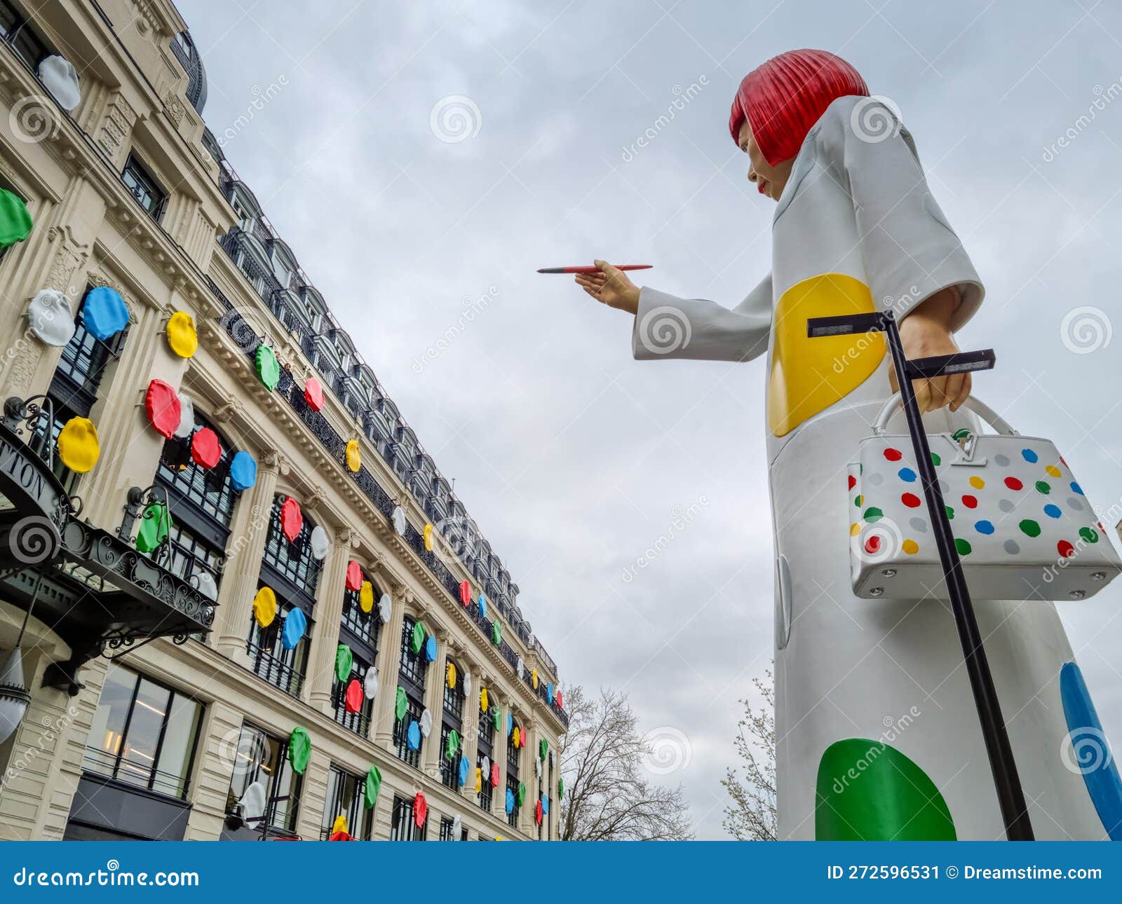 Paris, France, Outside, Objects, Design, Shop Fronts, Luxury CLothing Louis  Vuitton, LVMH, Modern Sculpture on Building, Mirrors, Ave. Montaigne,  (Credit) Yayoi Kusama Stock Photo - Alamy