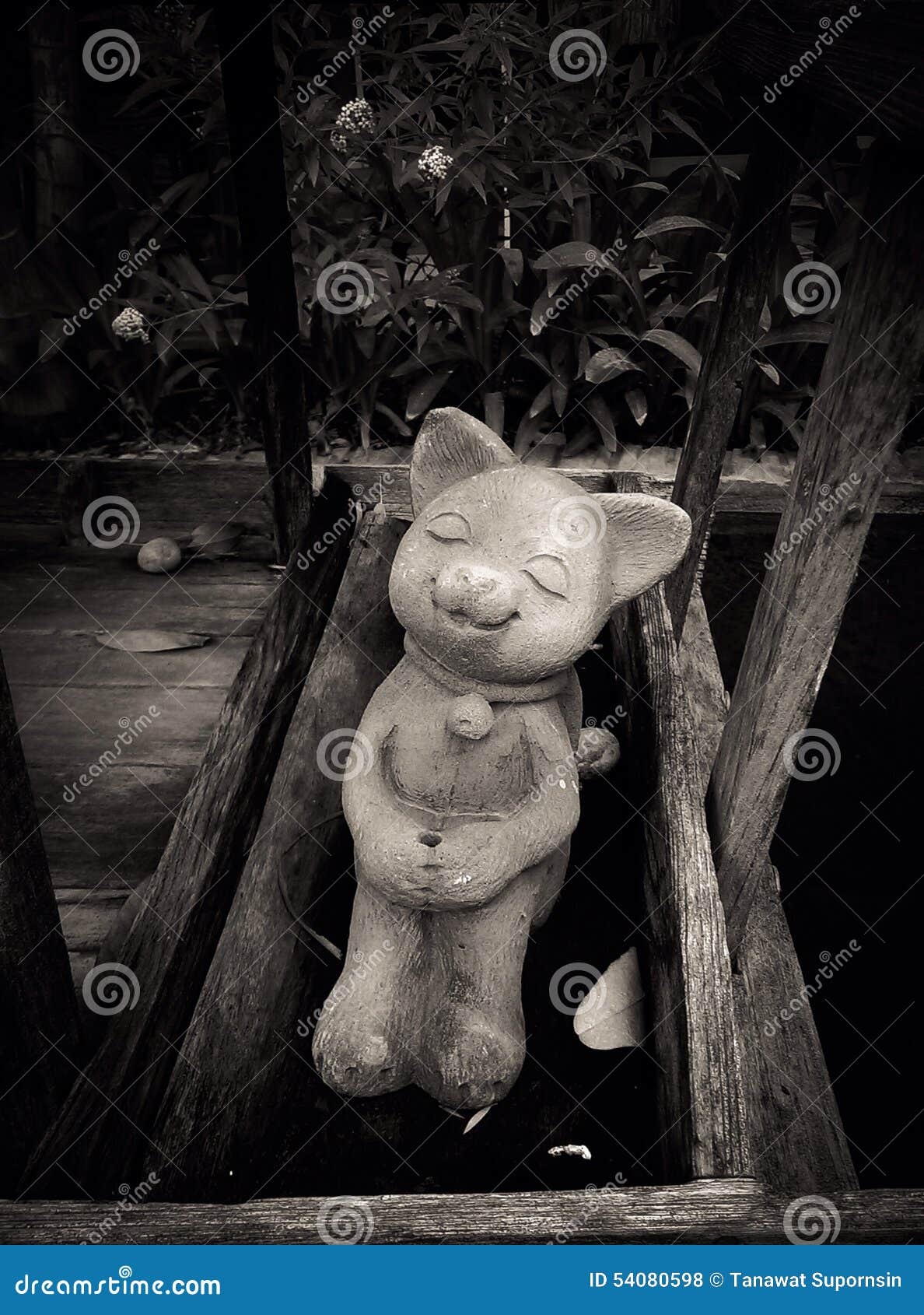 Sculpture En Chat Dans Le Style Noir Et Blanc Photo Stock