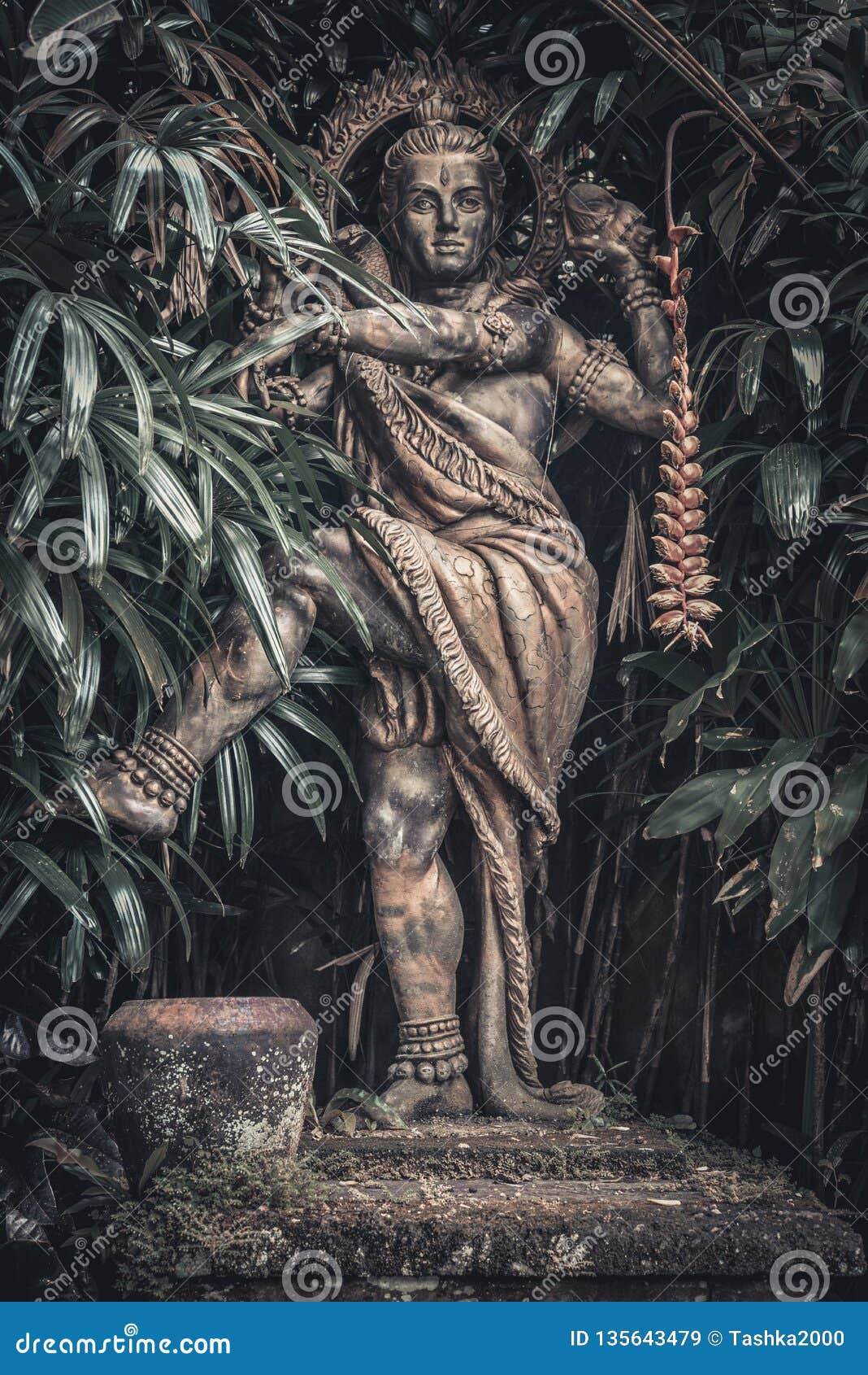 sculpture hindu goddess saraswathi