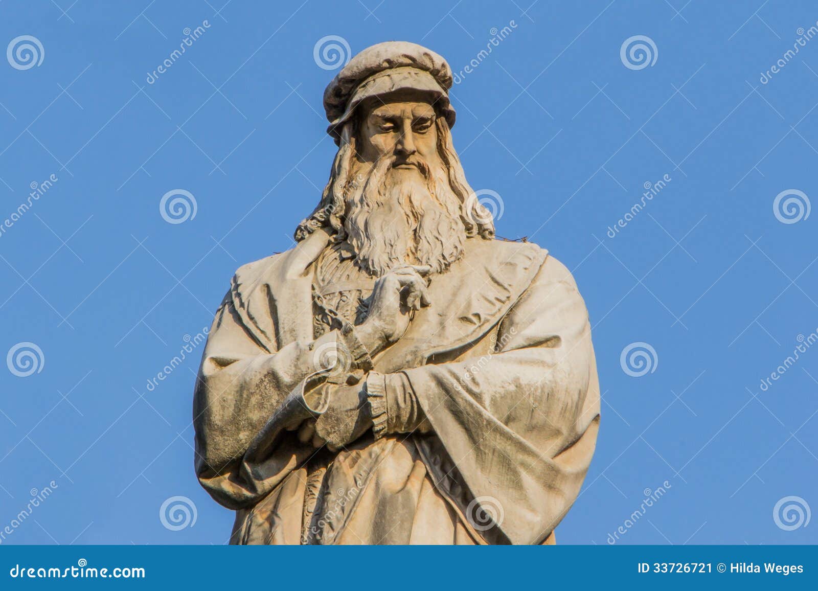 sculpture of leonardo da vinci