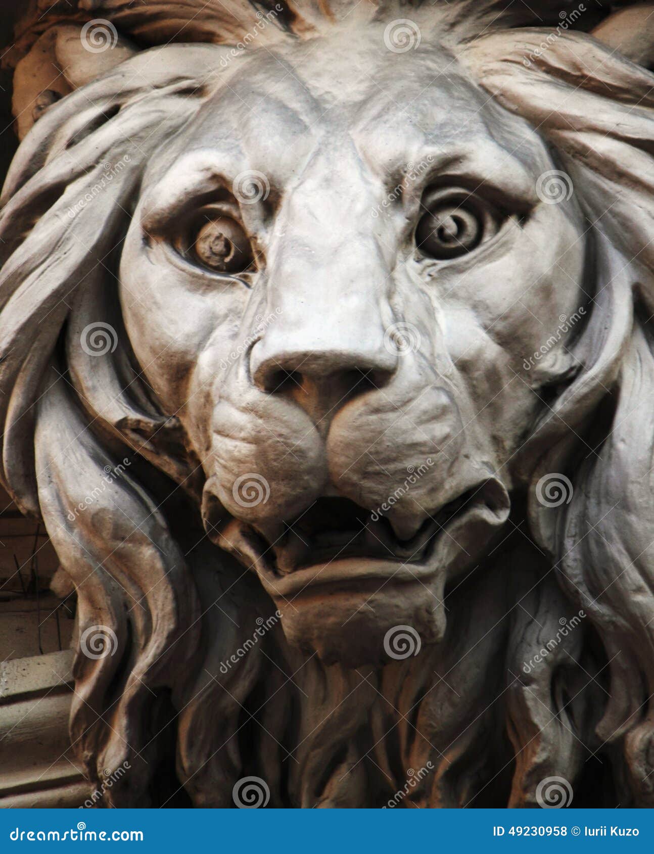 sculpture of a lion as a  of strength and greatness