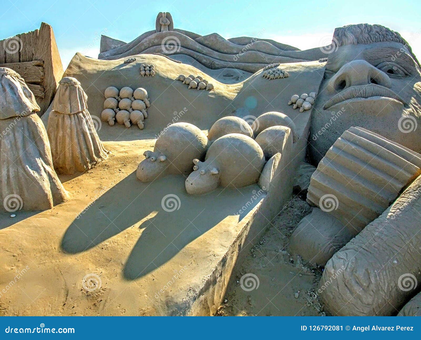 Sculpture in the sand editorial photo. Image of artistic - 126792081