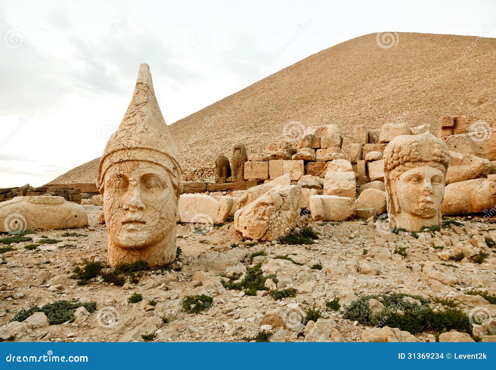 sculptures of the commagene kingdom, nemrut mountain