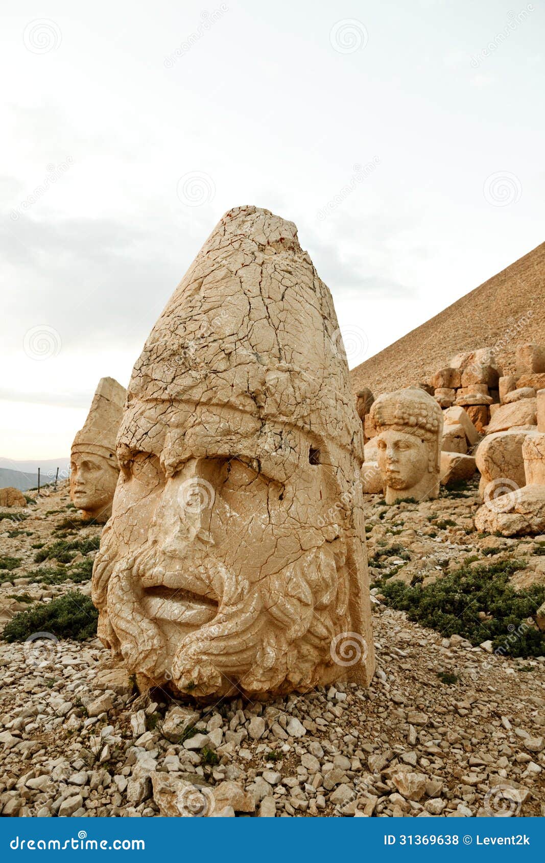 sculptures of the commagene kingdom, nemrut mountain