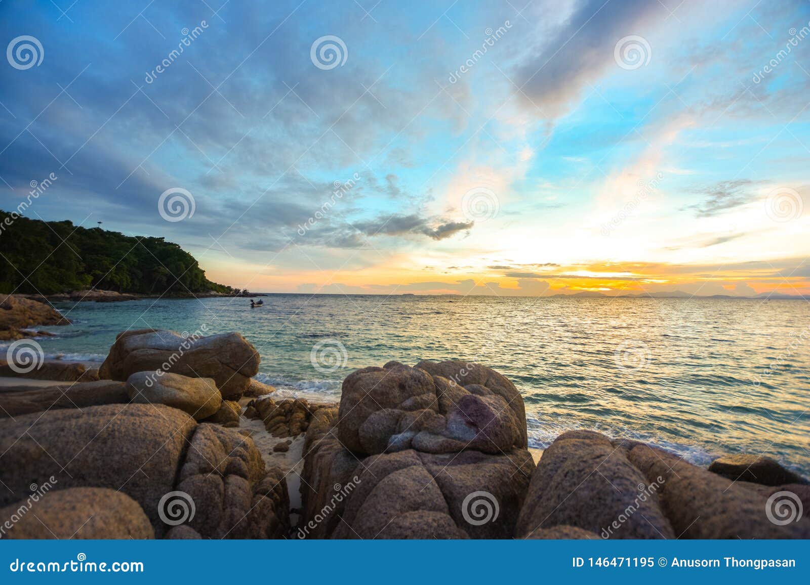 Rocky beach Wallpaper 4K, Sunset, Seascape, Coastline