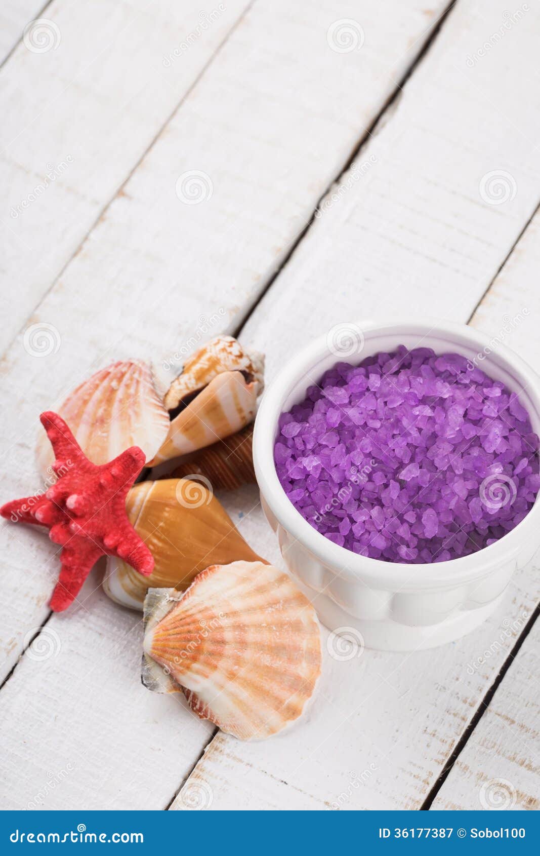 sea salt in bowl with shells