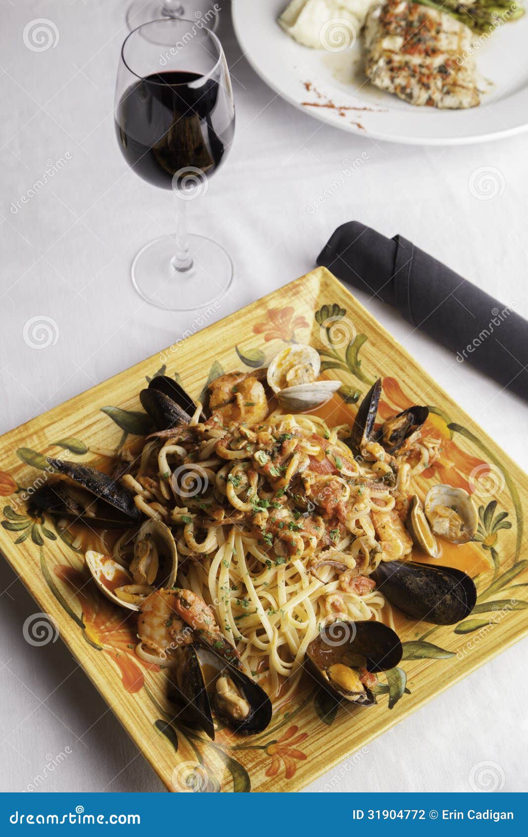 seafood fra diavolo with linguine 3