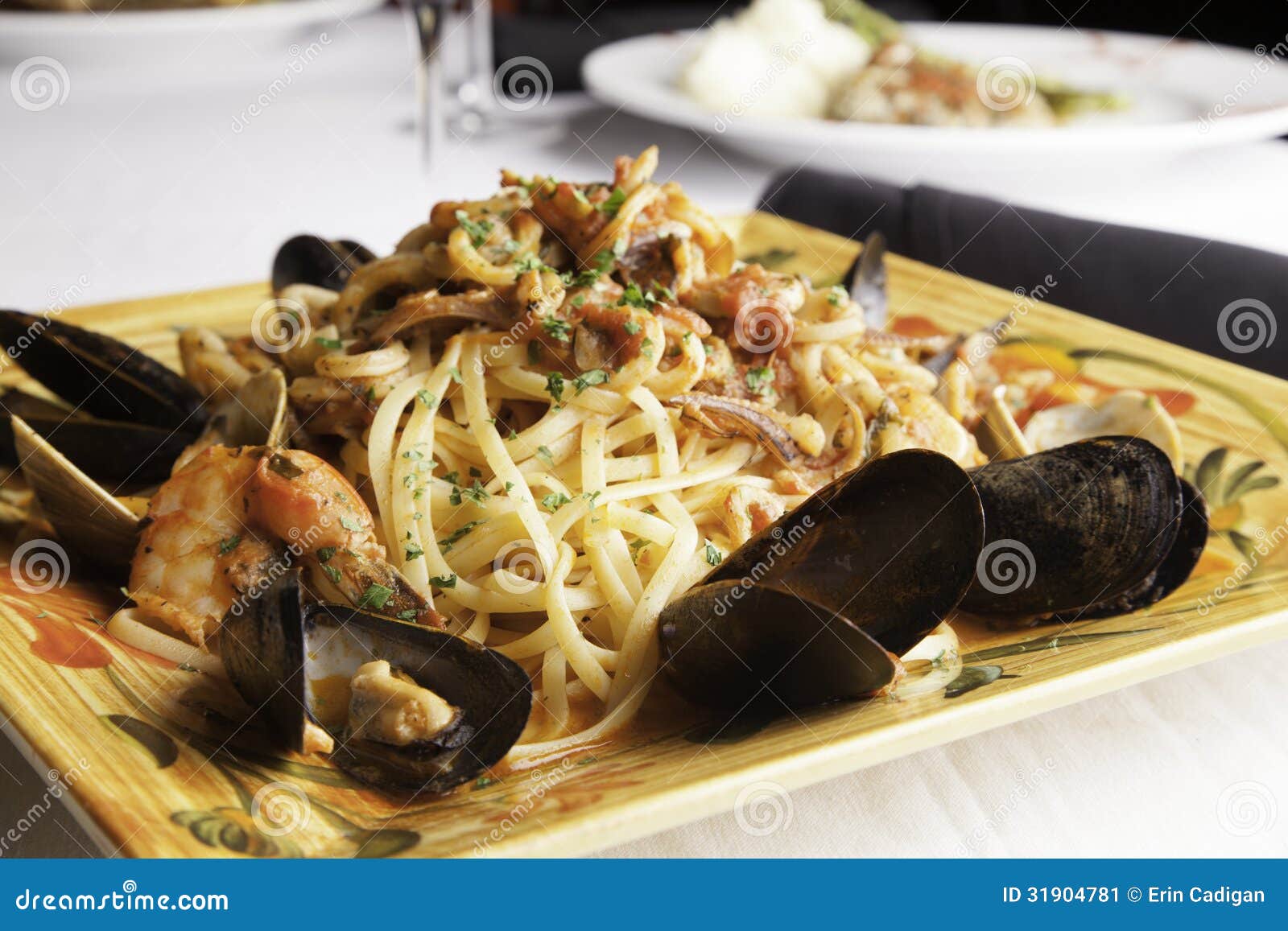 seafood fra diavolo with linguine 2