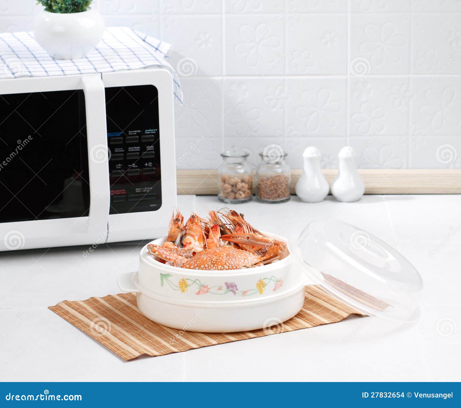 Seafood in a steaming bowl stock photo. Image of cooking 27832654