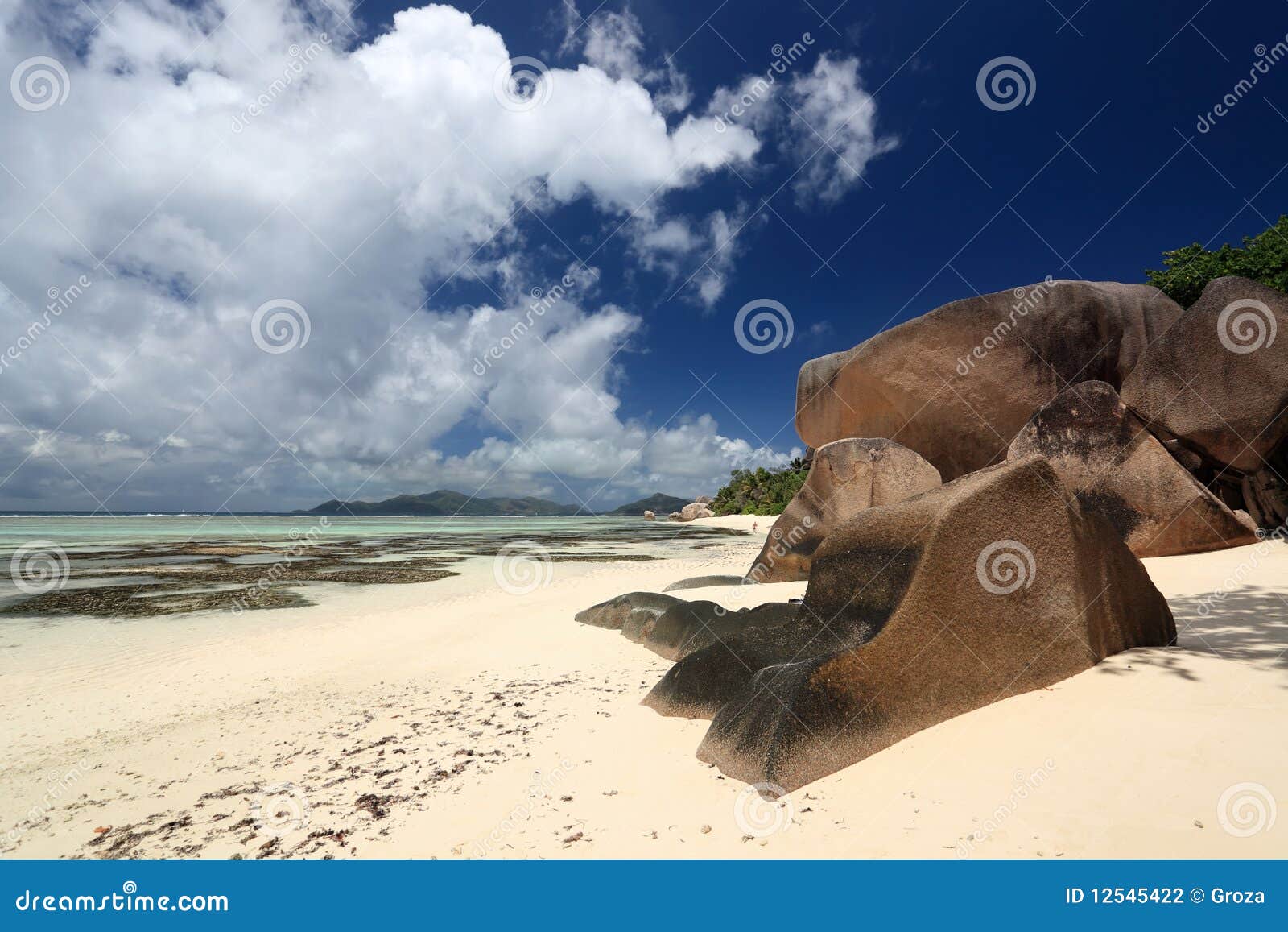 Seascape de Seychelles. Pedras e oceano do granito. ½ do ¿ de Anse Sourse Dï Argent