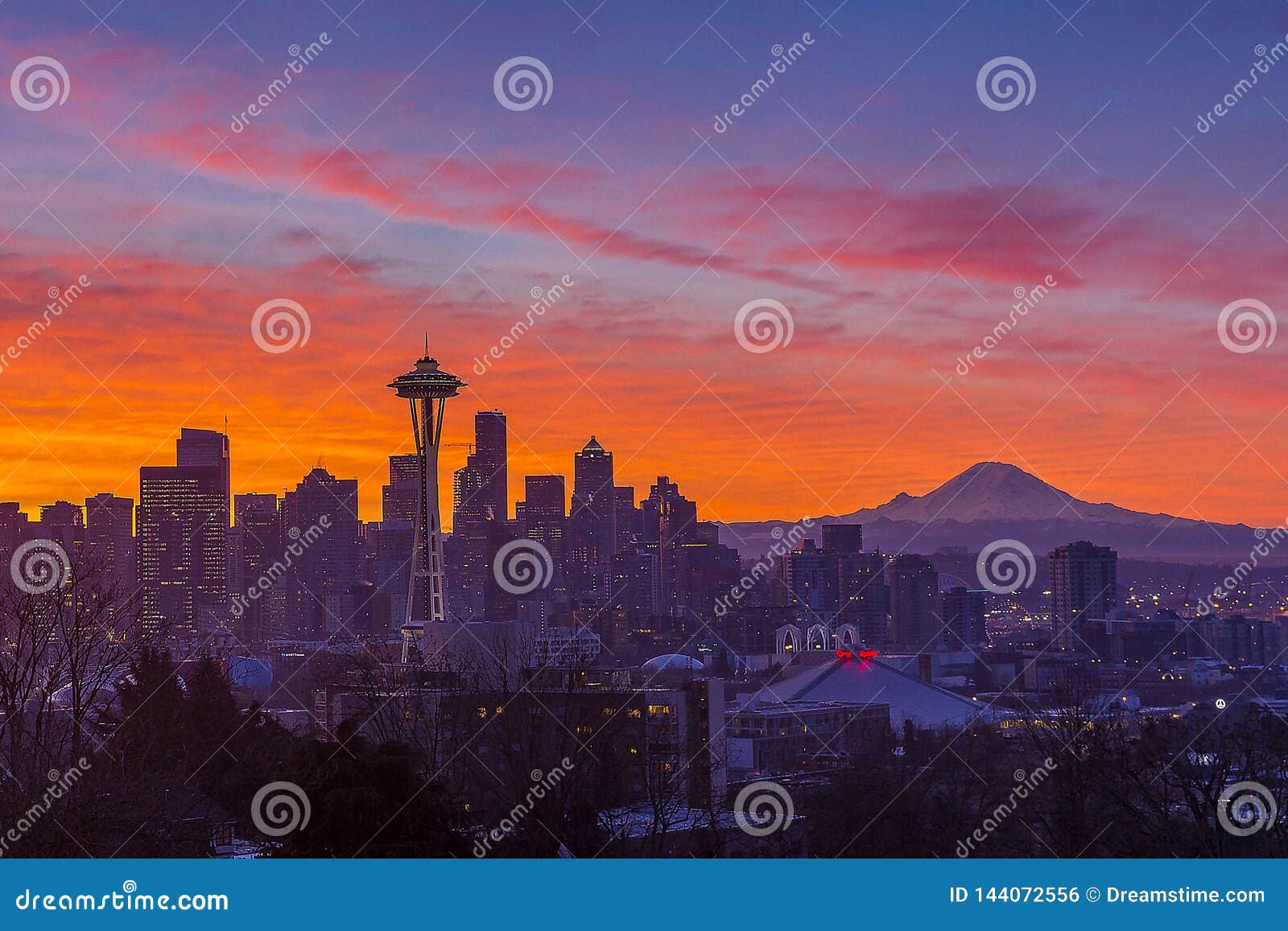 Seattle Skyline Panorama At Sunset Royalty Free Stock Photography