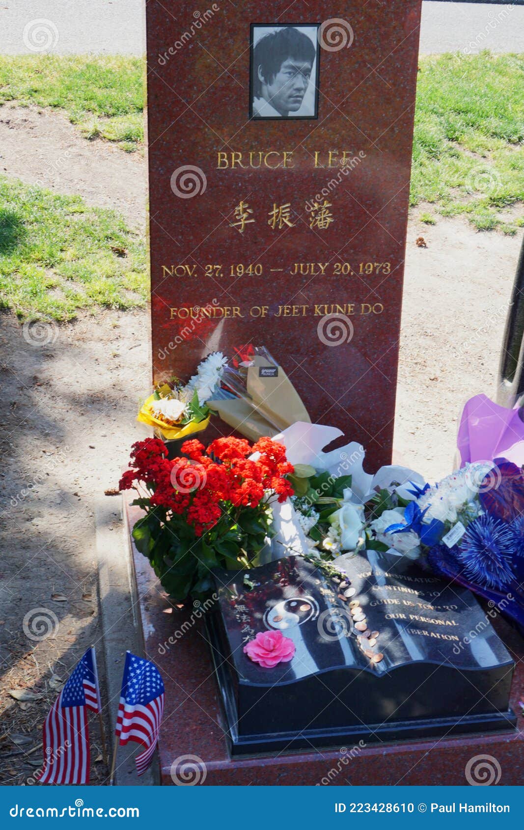 Seattle, Washington, USA May 31, 2019: Grave Site for Bruce Lee Editorial  Image - Image of chinese, martial: 223428610