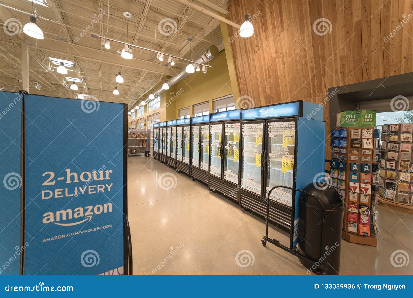 Sección De Dos Horas Del Servicio De Entrega En Whole Foods Para El Amazon Prime Foto editorial - Imagen de foods, entrega: 133039936
