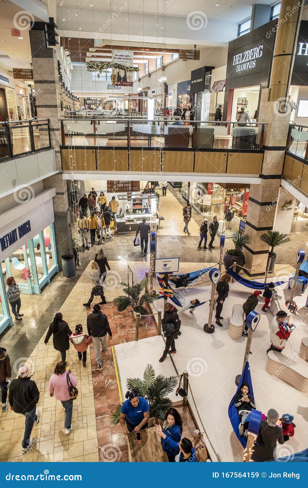 St Louis, Missouri, USA December 2019 - Second Story Of Shopping Mall Looking Down At People And ...