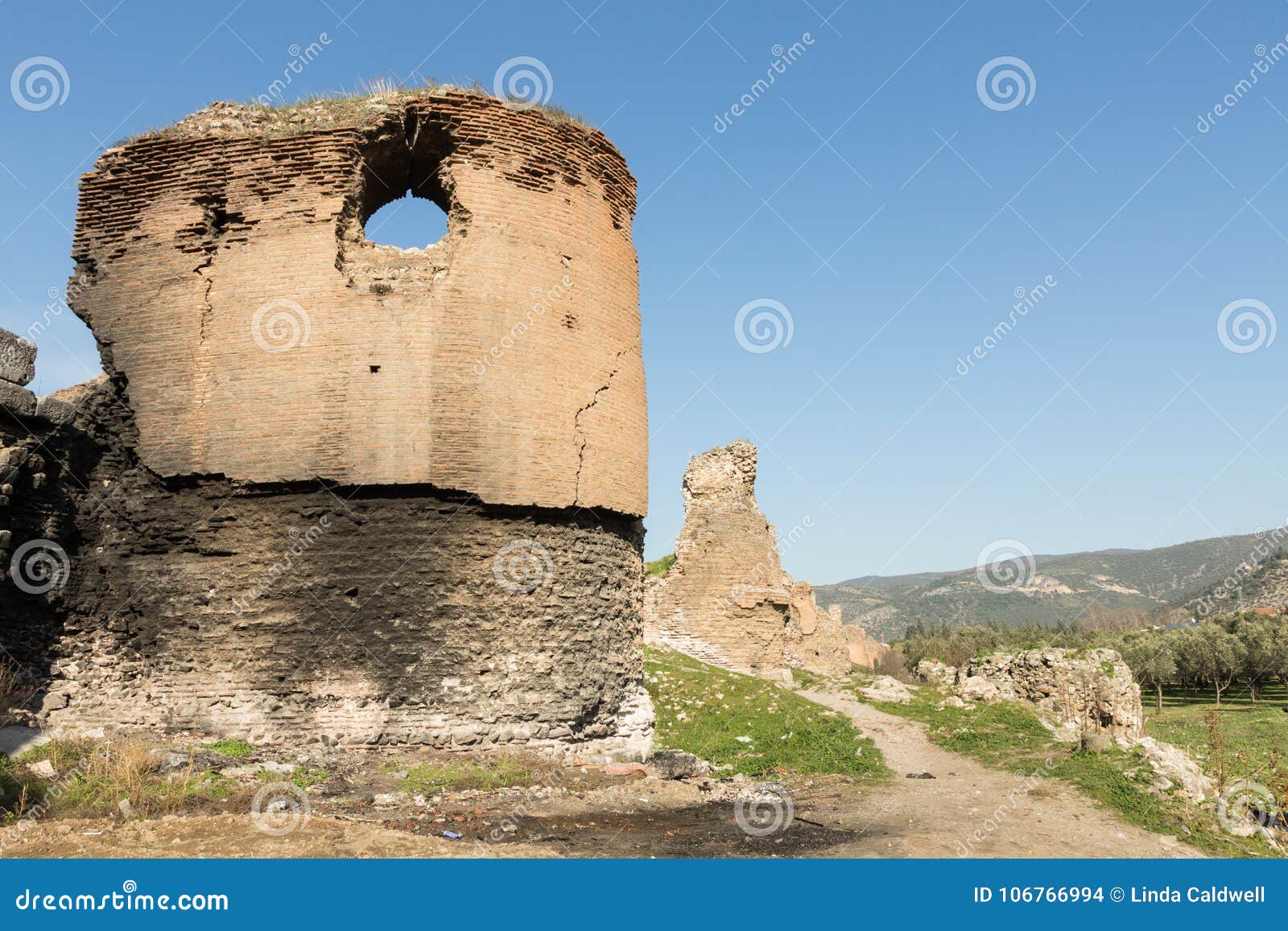 ancient roman walls surrounding iznik nicea