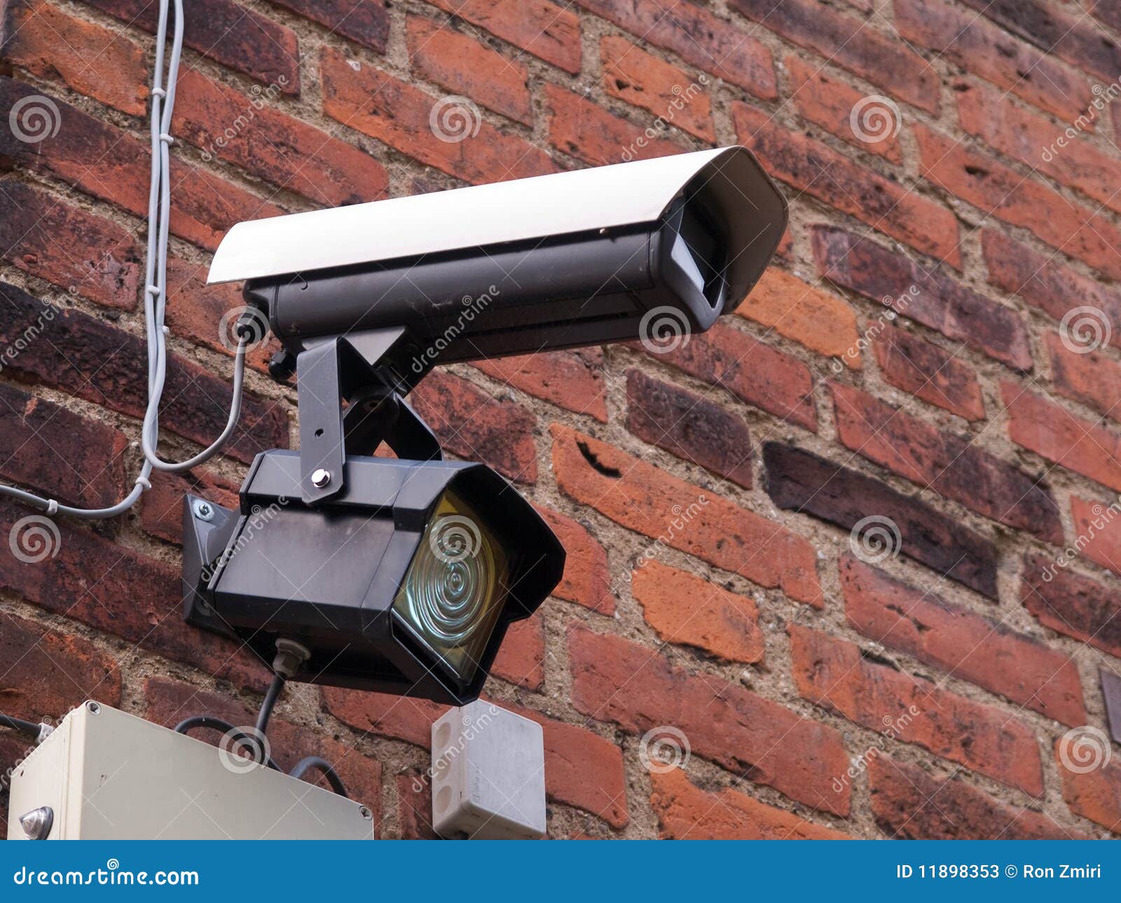 surveillance camera recorder surveillance camera recorder