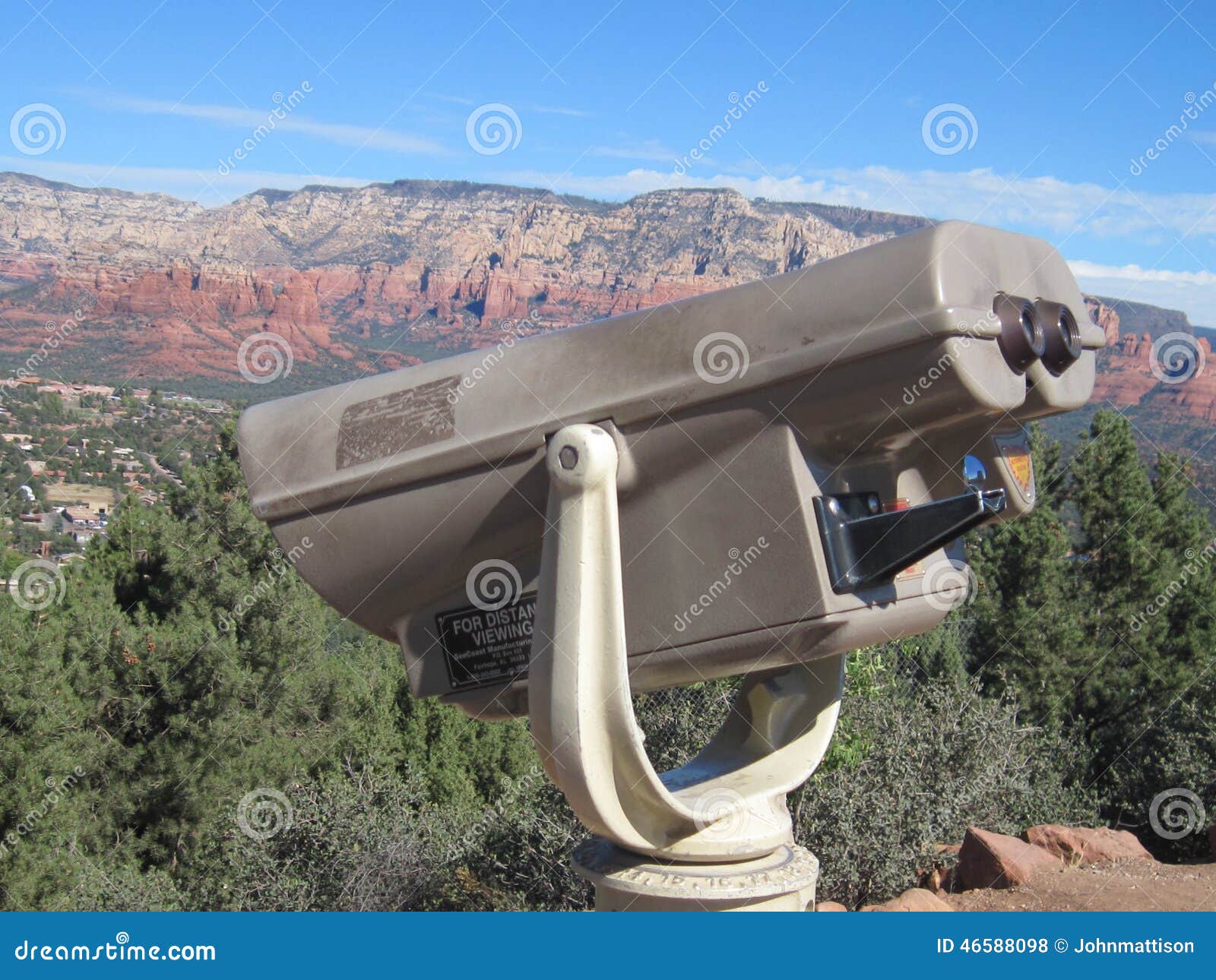 sedona arizona viewer on sunny day