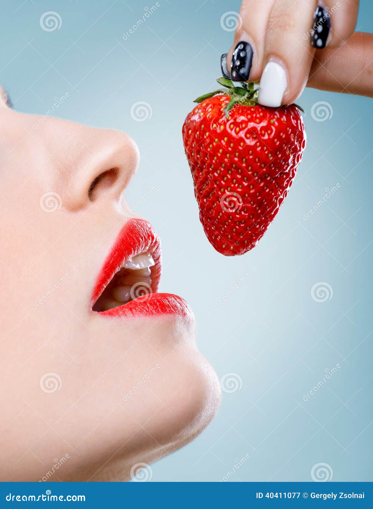 seduction - women's mouth eats strawberries