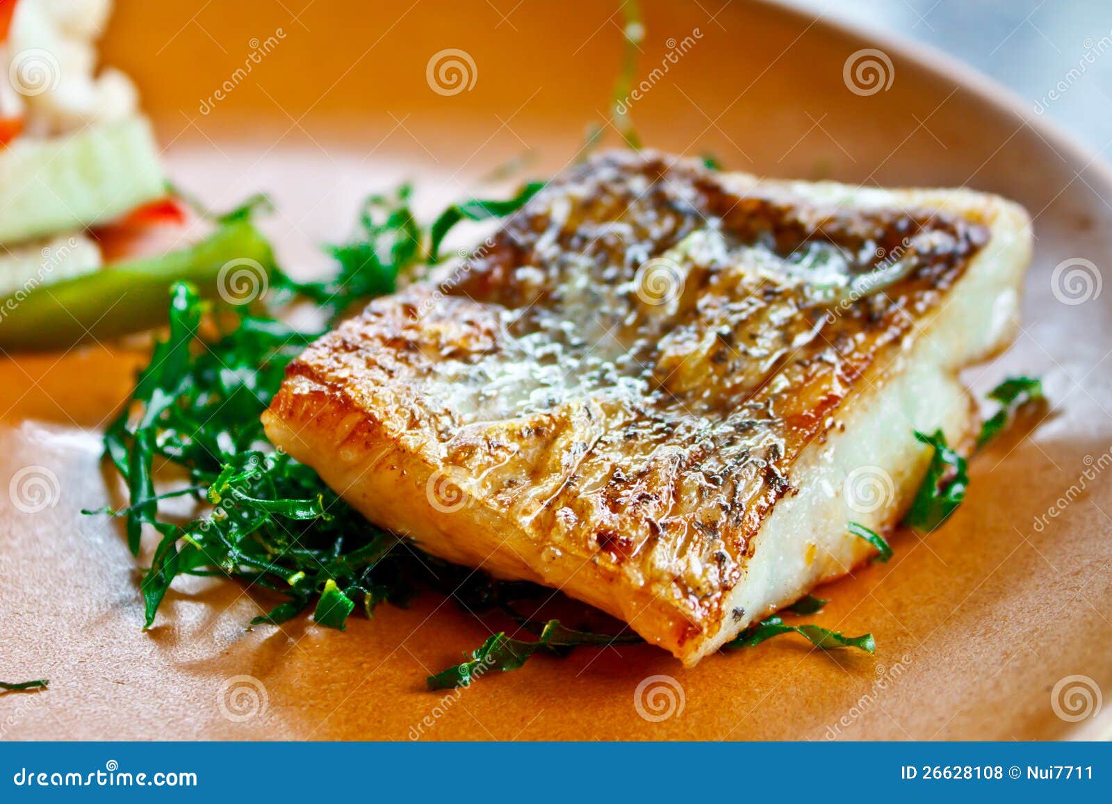 Seebarschsteak 2 stockfoto. Bild von abendessen, grill - 26628108