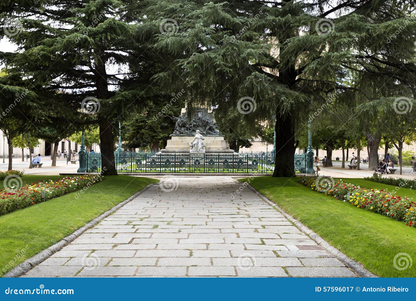 Segovia El Alcazar Garden editorial photography. Image of tree - 57596017