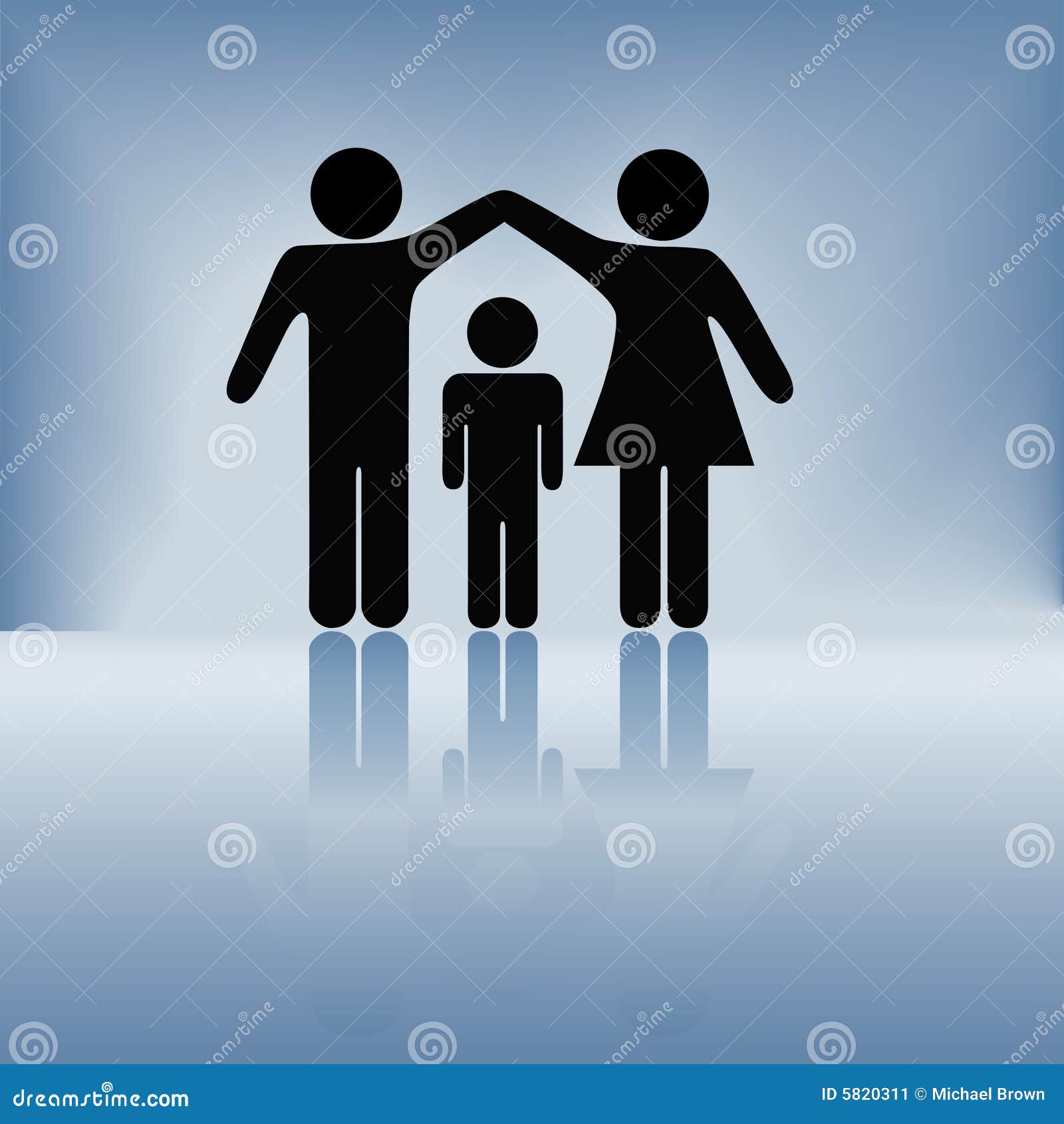 A segurança da família da criança do pai da matriz arma o telhado. Uma matriz e um pai sustentam os braços sobre sua criança para dar forma a um telhado da segurança, da proteção, e da segurança em um fundo azul com reflexão.