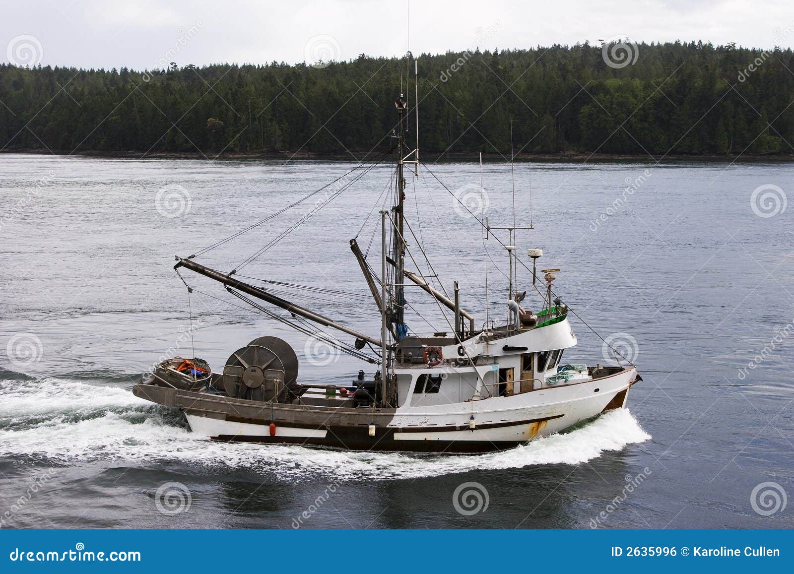 Seine-Netz-Fisch-Boot stockfoto. Bild von fische, meer - 2635996