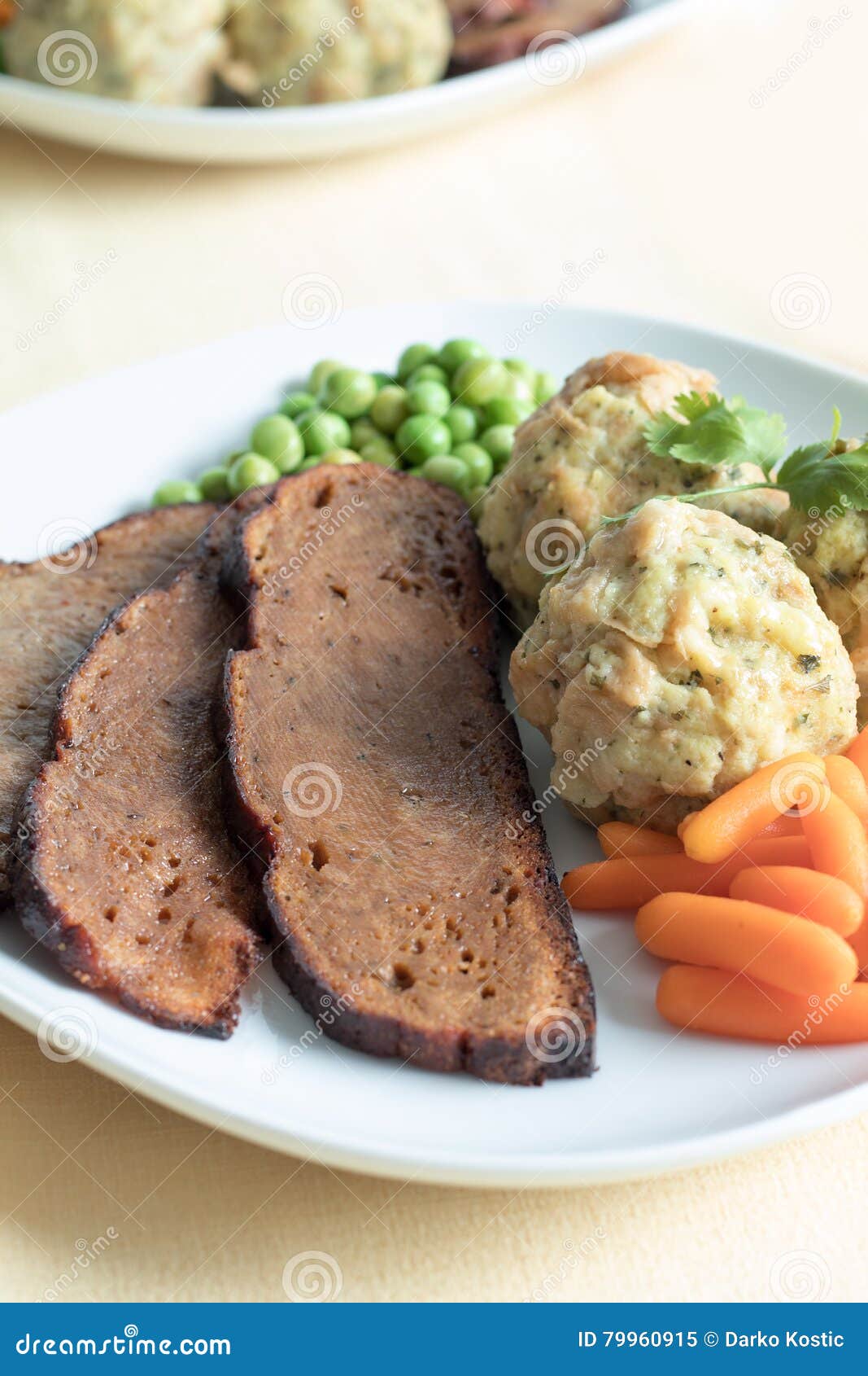 seitan slices and bread dumplings