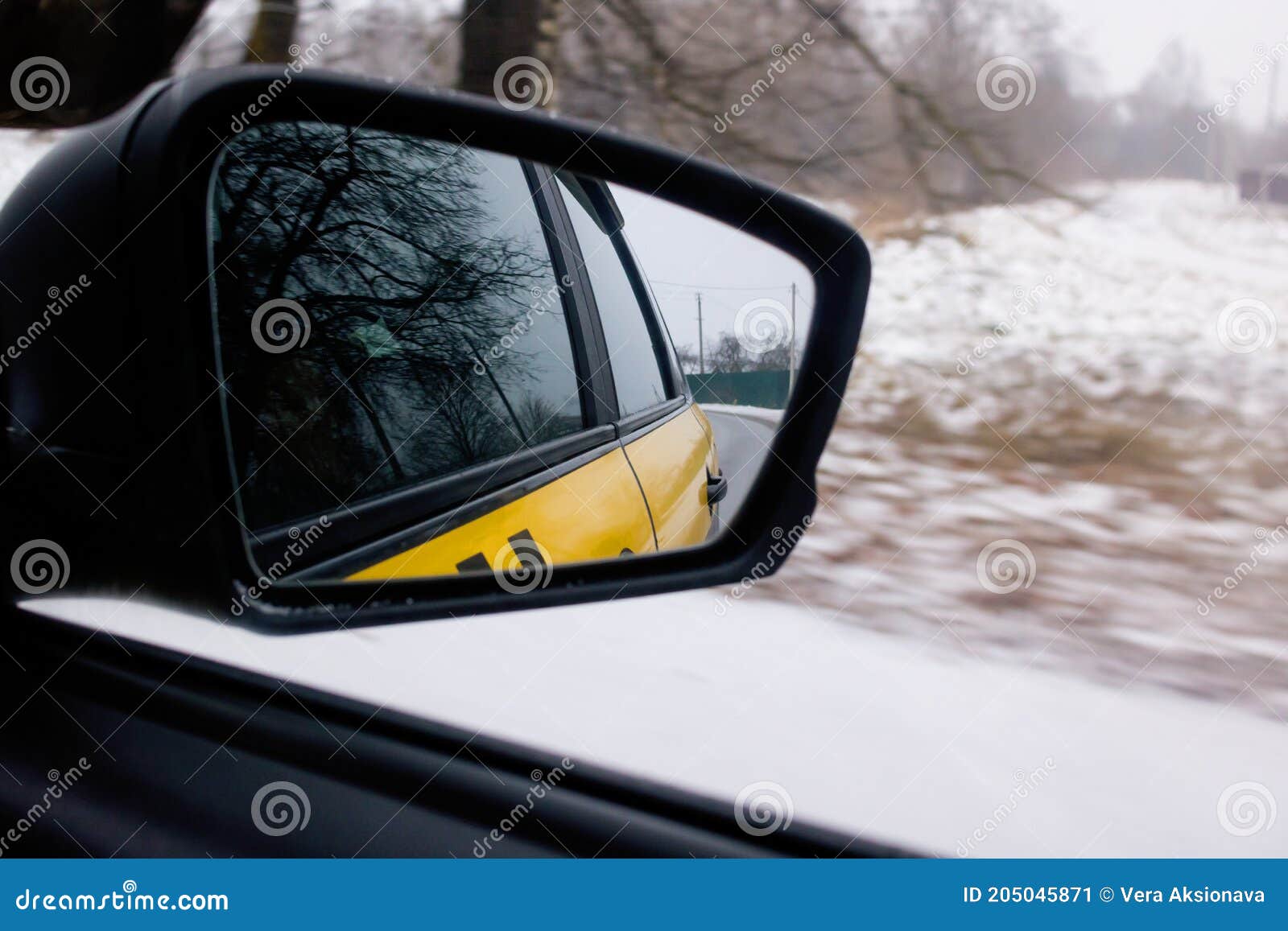 Seitenspiegel Des Taxiautos in Bewegung. Stockbild - Bild von reise, abend:  205045871