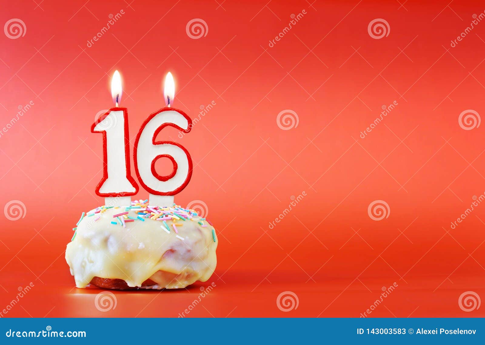 Seize Ans D Anniversaire Petit Gateau Avec La Bougie Brulante Blanche Sous Forme De Numero 16 Image Stock Image Du Festive Salutation Seize Ans D Anniversaire Petit Gateau Avec La Bougie Brulante Blanche Sous Forme De Numero 16 Image Stock Image Du Festive Salutation